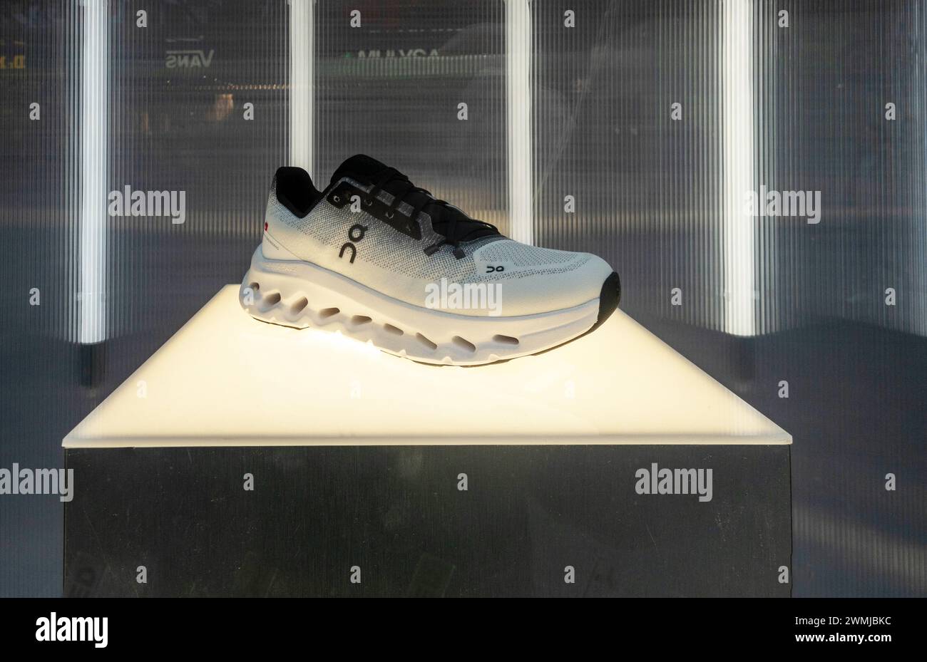 Scarpa sportiva Cloudtilt Lifestyle Foto Stock