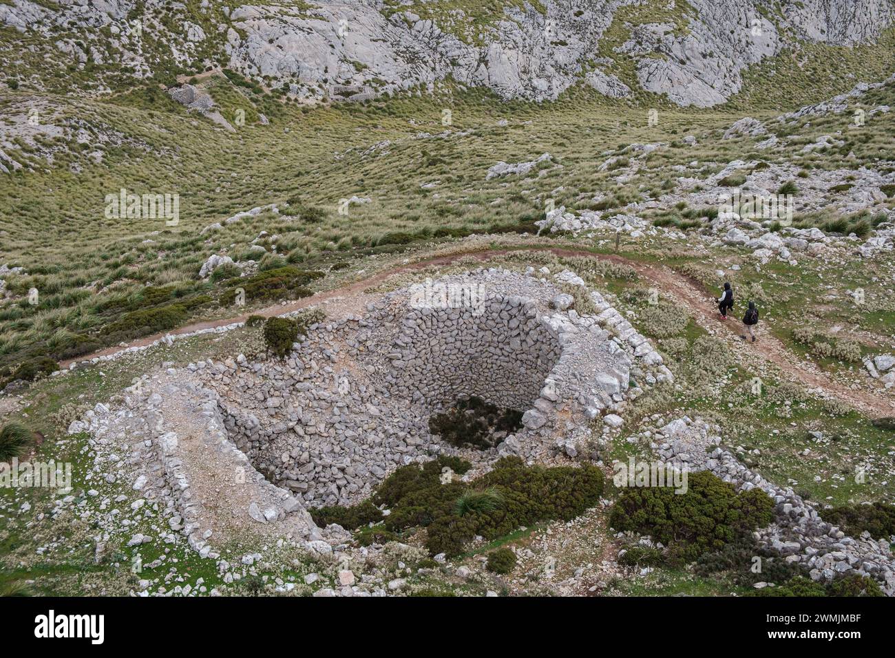 Cases de neu, deposito scavato alla fine del XVII secolo d.C. C., ai piedi del puig d'en Galileu, Escorca, Maiorca, Isole Baleari, Spagna Foto Stock