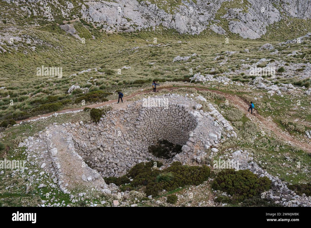 Cases de neu, deposito scavato alla fine del XVII secolo d.C. C., ai piedi del puig d'en Galileu, Escorca, Maiorca, Isole Baleari, Spagna Foto Stock