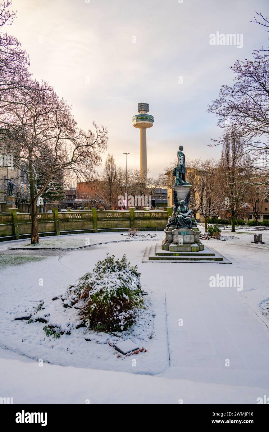 St JohnÕs Garden Liverpool nella neve Foto Stock