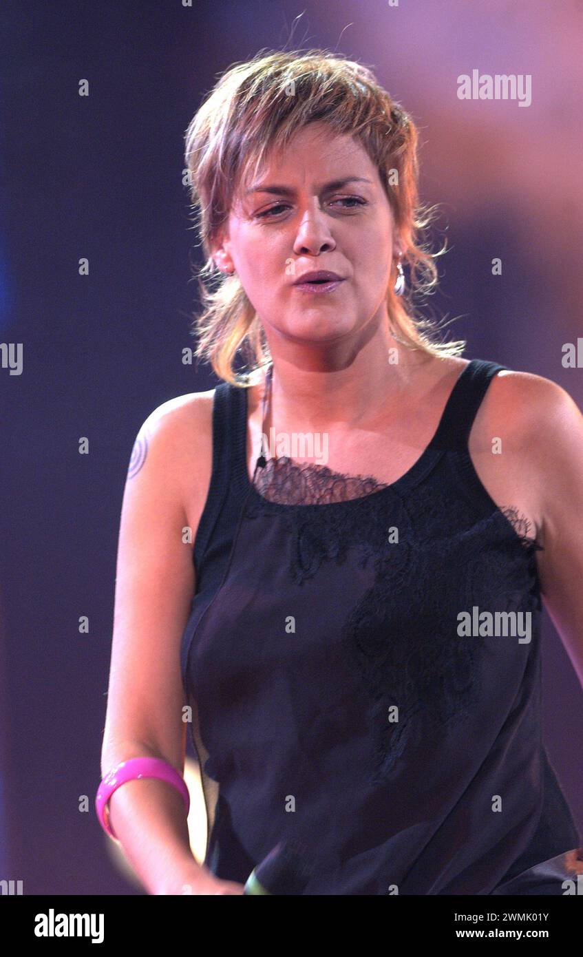 Verona Italia 20-09-2003: Irene grandi, cantante italiana, durante la trasmissione televisiva “Festivalbar 2003” Foto Stock