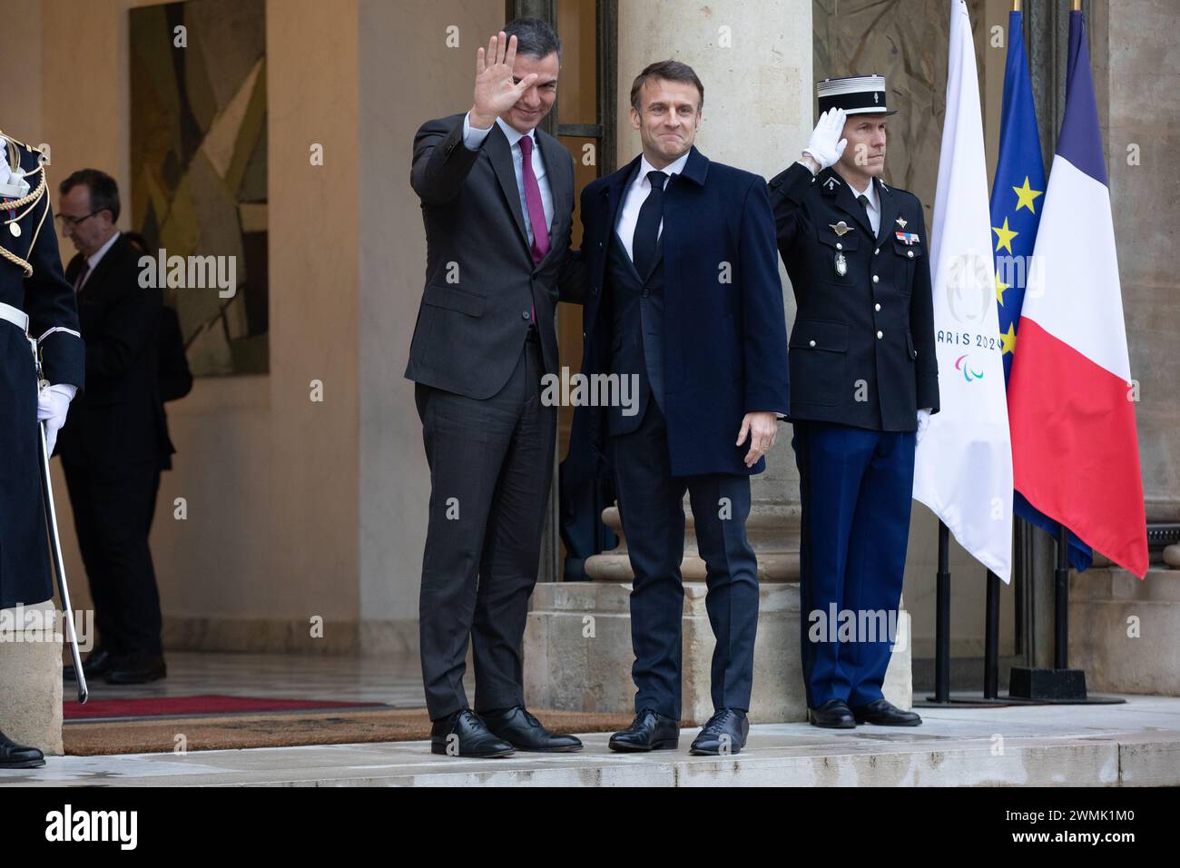 Parigi, Francia, lunedì 26 febbraio 2024, Conferenza di sostegno all'Ucraina, Pedro Sanchez Perez-Castejon, Presidente del governo spagnolo, Emmanuel Macron, Presidente francese Credit Franck Loock / Alamy Live News Foto Stock