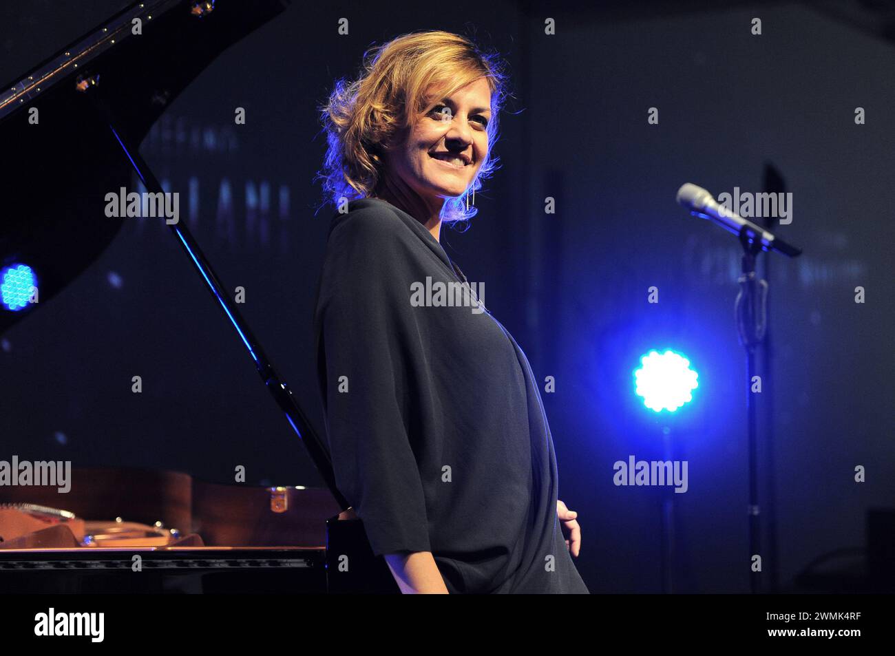 Milano Italia 22/10/2012: Irene grandi, cantante italiana, e il pianista jazz Stefano Bollani durante la presentazione del nuovo album di cover "Irene grandi & Stefano Bollani" Foto Stock