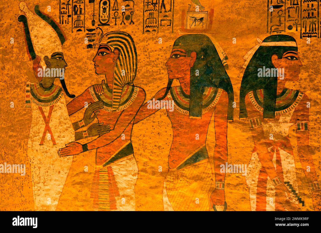 Arte murale colorata e geroglifici, tomba di Tutankhamon, Valle dei Re, sito Patrimonio dell'Umanità dell'UNESCO, Egitto, Nord Africa, Africa Foto Stock