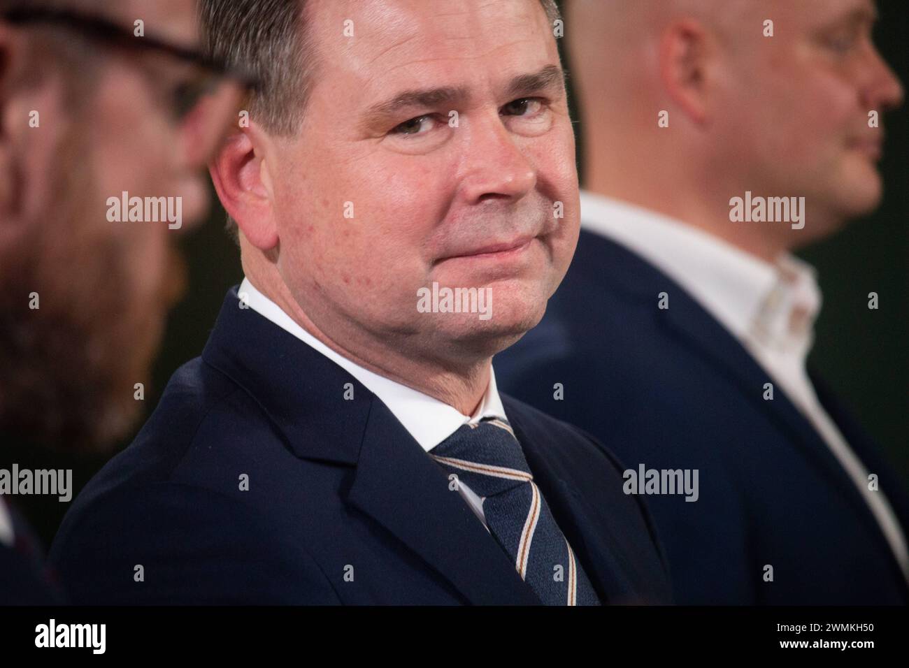 Ministro dell'economia, Jakob Ellemann-Jensen della Venstre L, ministro delle Finanze, Nicolai Wammen dei socialdemocratici C, ministro della cultura, Jakob Engel-Schmidt dei moderati R, durante una conferenza stampa sul disegno di legge delle Finanze per il 2024 e la relazione economica, presso il ministero delle Finanze di Copenaghen, lunedì 31 agosto 2023 Copenaghen Ministero delle Finanze Danimarca Copyright: xKristianxTuxenxLadegaardxBergx IMG 6660 Foto Stock