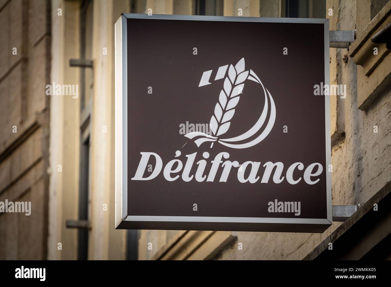 Immagine di un cartello con il logo di Delifrance sul loro panificio e caffè locale a maastricht. Delifrance è un franchising di prodotti da forno che offre Foto Stock