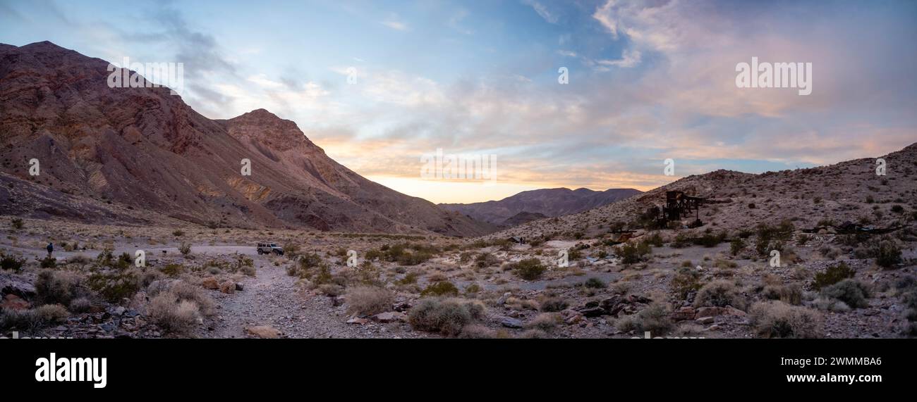 Panorama della Jeep alla miniera di Inyo, Echo Canyon 4x4 Road, Death Valley National Park Foto Stock
