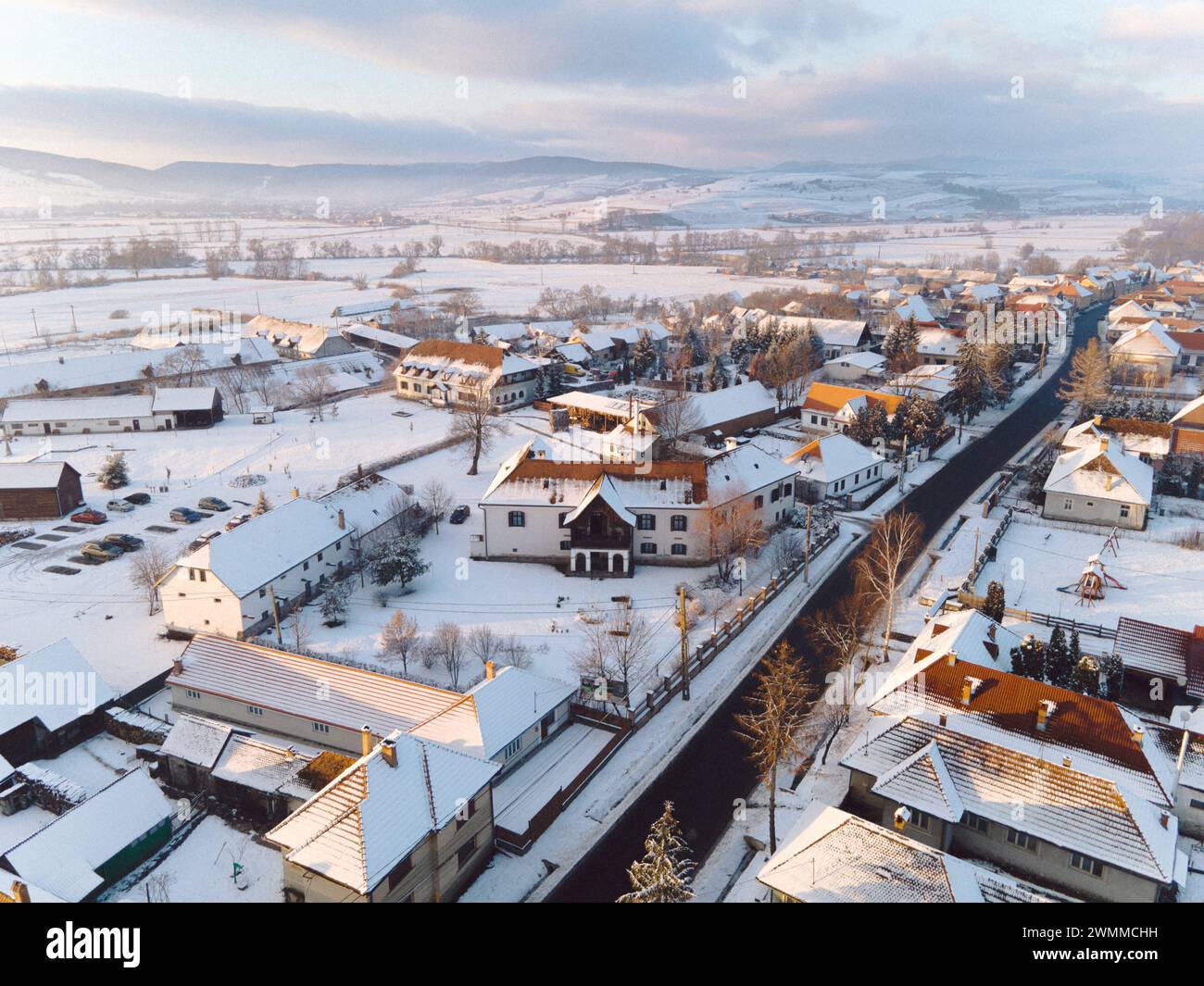 Vista aerea delle case innevate in inverno Foto Stock