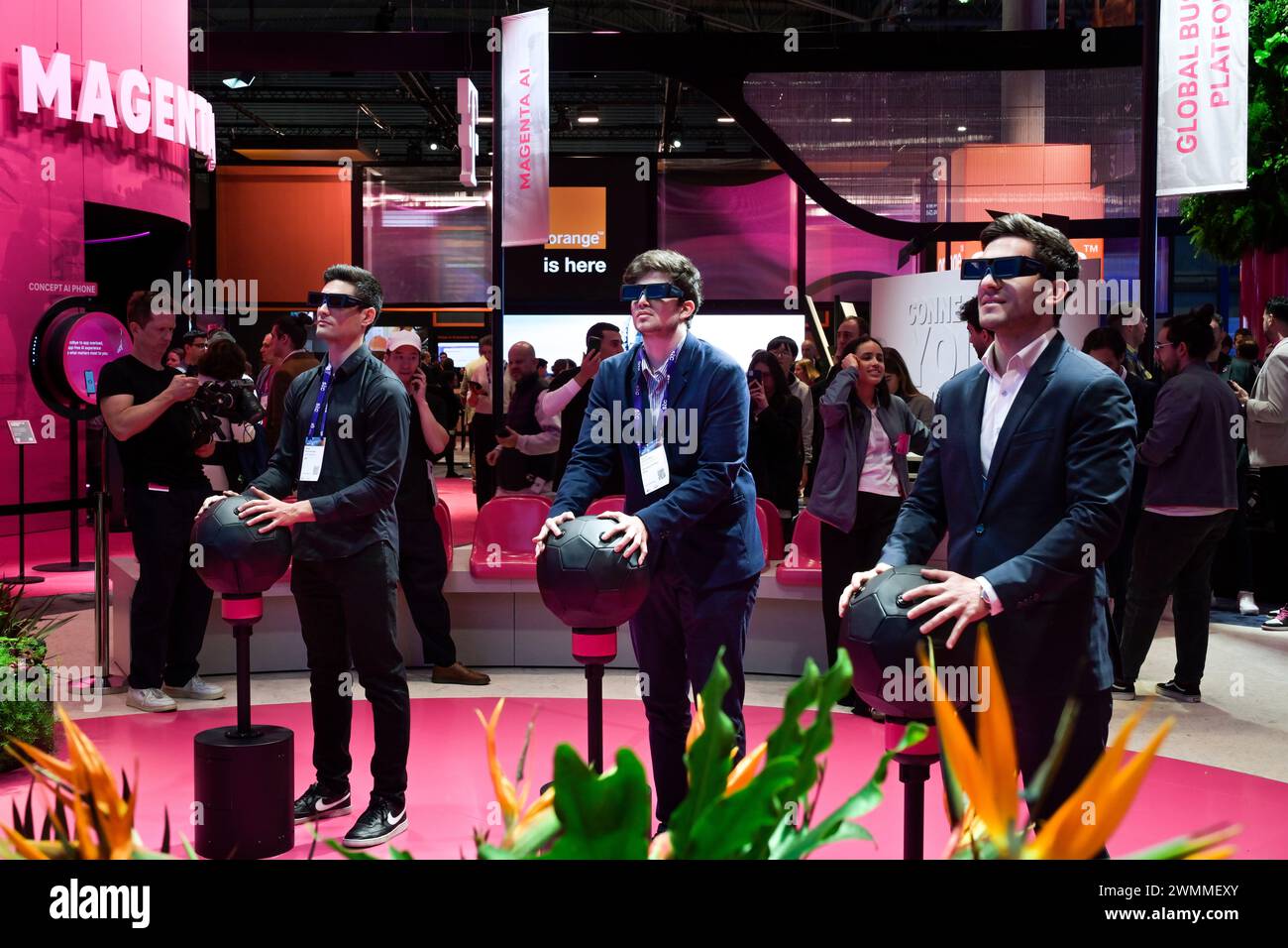 Virtuelles Spiel, Gewinnspiel, Deutsche Telekom Messestand, MWC Mobile World Congress 2024, Barcellona, Spagna Foto Stock