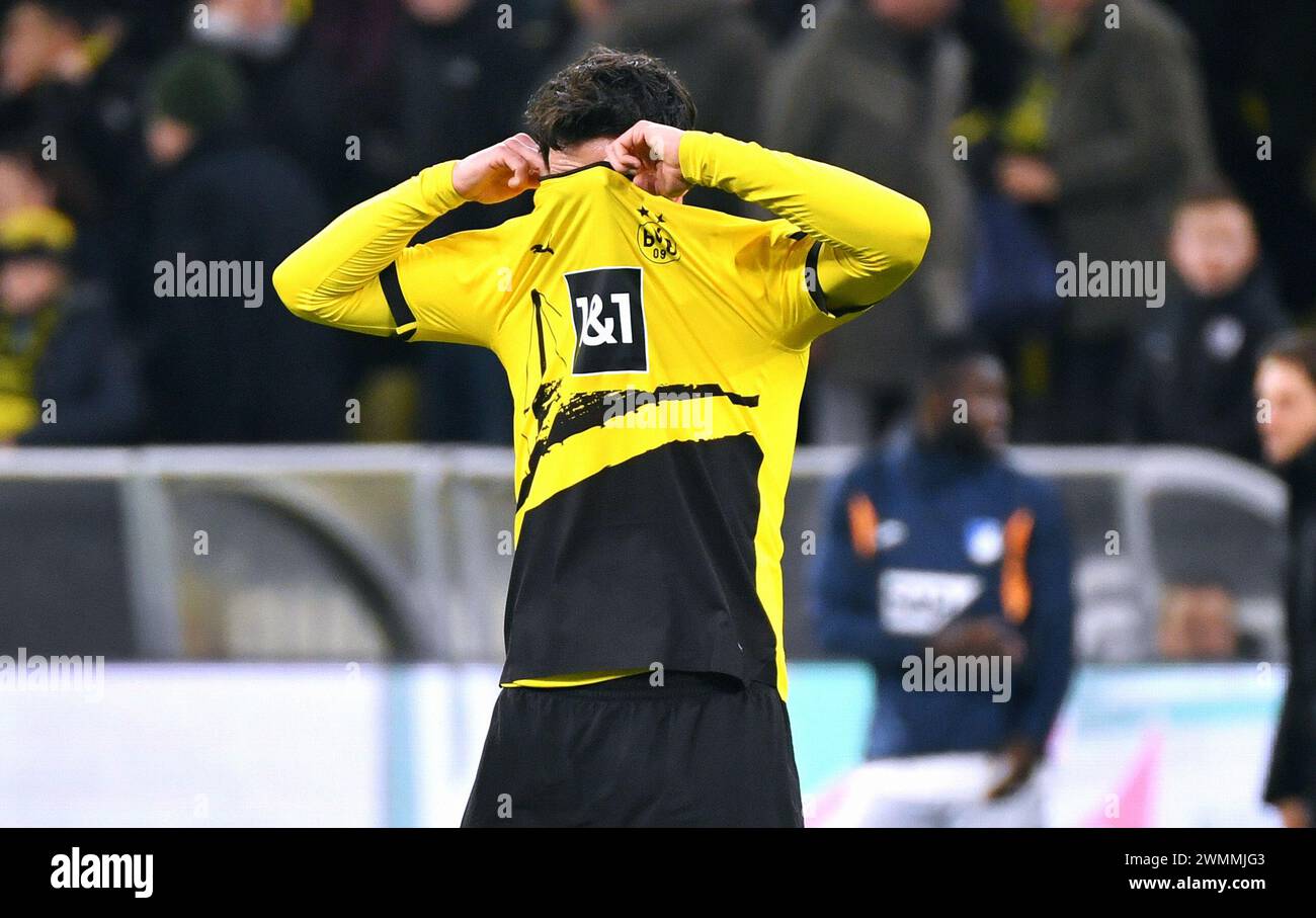 Bundesliga, segnale Iduna Park Dortmund: Borussia Dortmund vs TSG Hoffenheim; Mats Hummels (BVB) deluso Foto Stock
