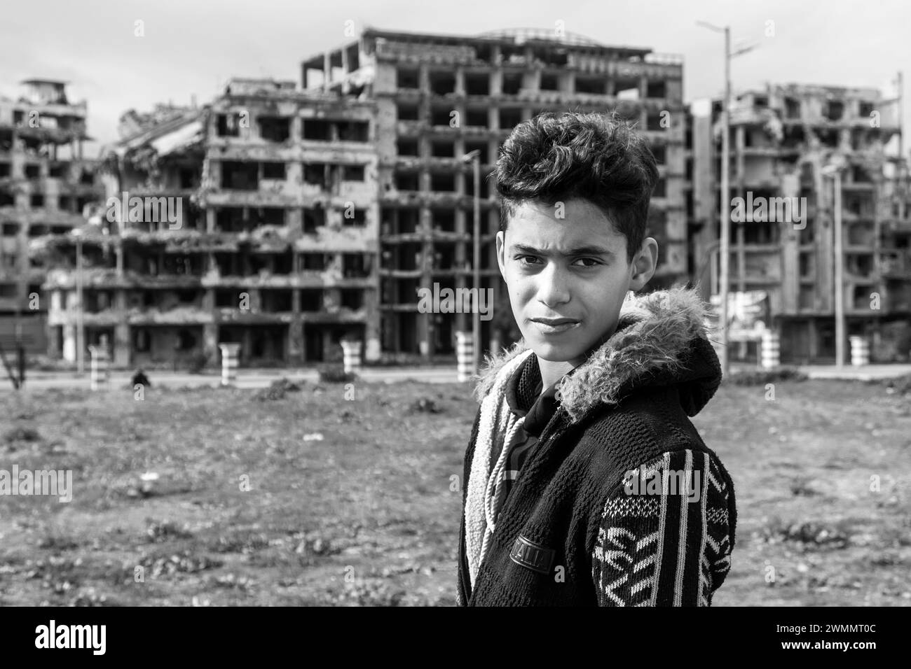 Siria, Homs, vita quotidiana in un quartiere distrutto dai bombardamenti, ritratto Foto Stock