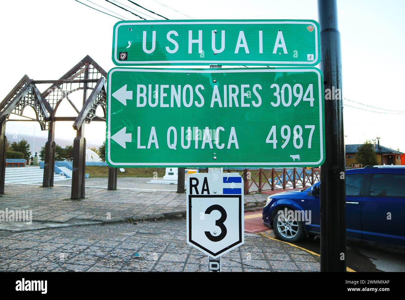 Street Signpost presso il porto di Ushuaia, la città più meridionale del mondo, Tierra del Fuego Province, Argentina, Sud America Foto Stock