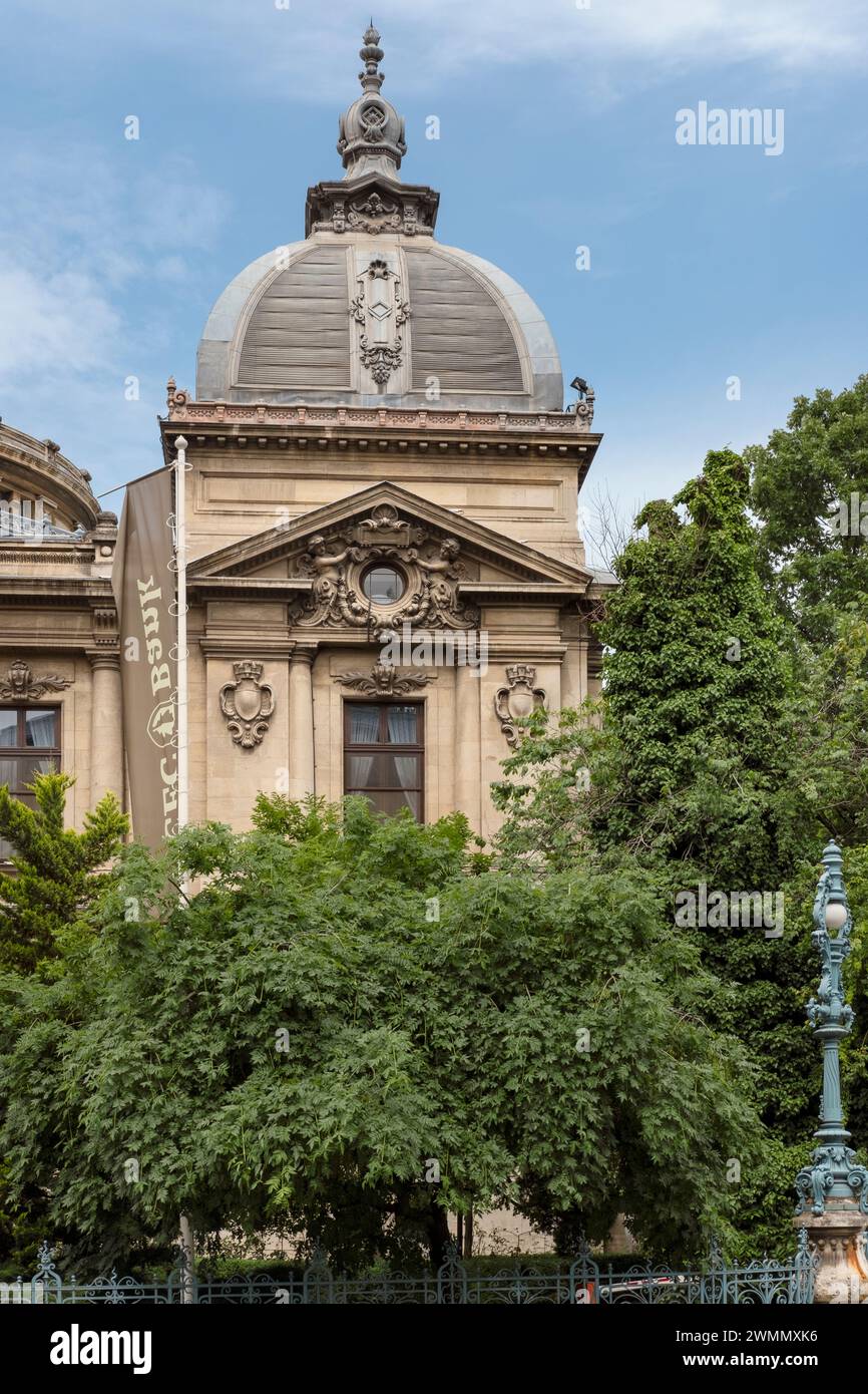 Edificio CEC, vicino ai dettagli architettonici neoclassici della facciata, parte della ricca storia e del patrimonio culturale della capitale Foto Stock