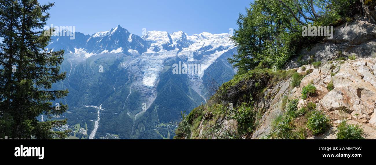 Il panorama del massiccio del Monte Bianco e Aigulle du Midi picco. Foto Stock