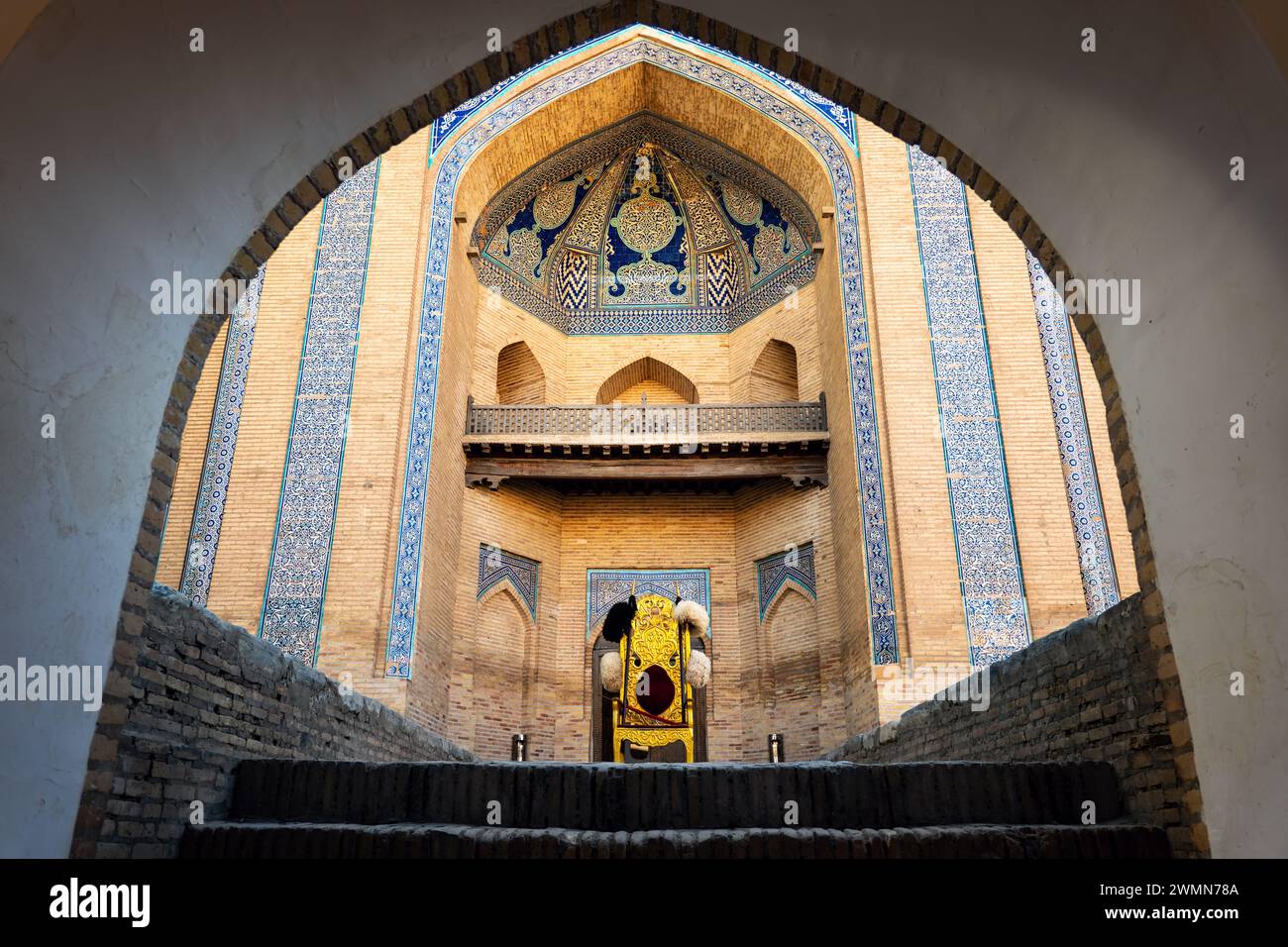 Trono di sala. Itchan Kala (Khiva Ichon Qala), patrimonio mondiale dell'UNESCO, Khiva, Uzbekistan. Foto Stock