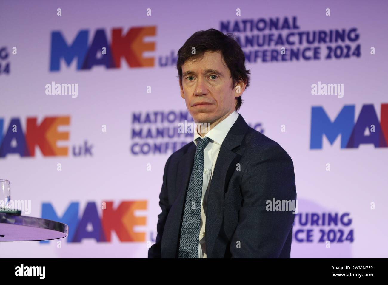 Londra, Regno Unito. 27 febbraio 2024. Rory Stewart OBE si rivolge alla Make UK National Manufacturing Conference 2024. Crediti: Uwe Deffner/Alamy Live News Foto Stock