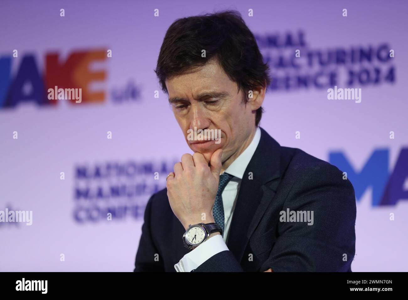 Londra, Regno Unito. 27 febbraio 2024. Rory Stewart OBE si rivolge alla Make UK National Manufacturing Conference 2024. Crediti: Uwe Deffner/Alamy Live News Foto Stock