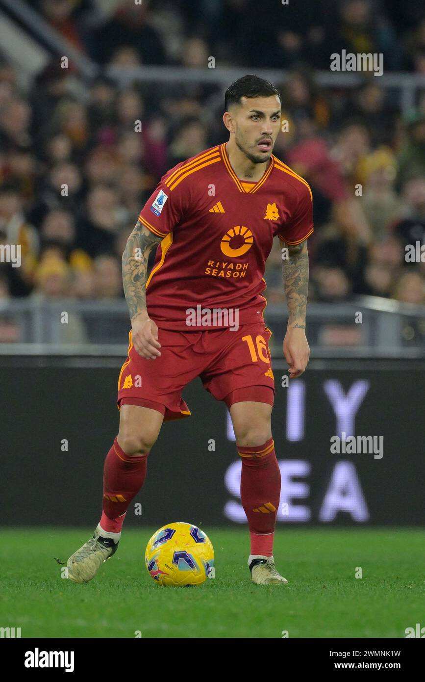 Foto Fabrizio Corradetti/LaPresse 26 febbraio 2024 Roma, Italia - AS Roma vs Torino FC - Campionato italiano di calcio serie A TIM 2023/2024 - Stadio Olimpico. Nella foto: Leandro Paredes (AS Roma); 26 febbraio 2024 Roma, Italia - AS Roma vs Torino FC - Campionato Italiano di calcio serie A 2023/2024 - Stadio Olimpico. Nella foto: Leandro Paredes (COME Roma); Foto Stock