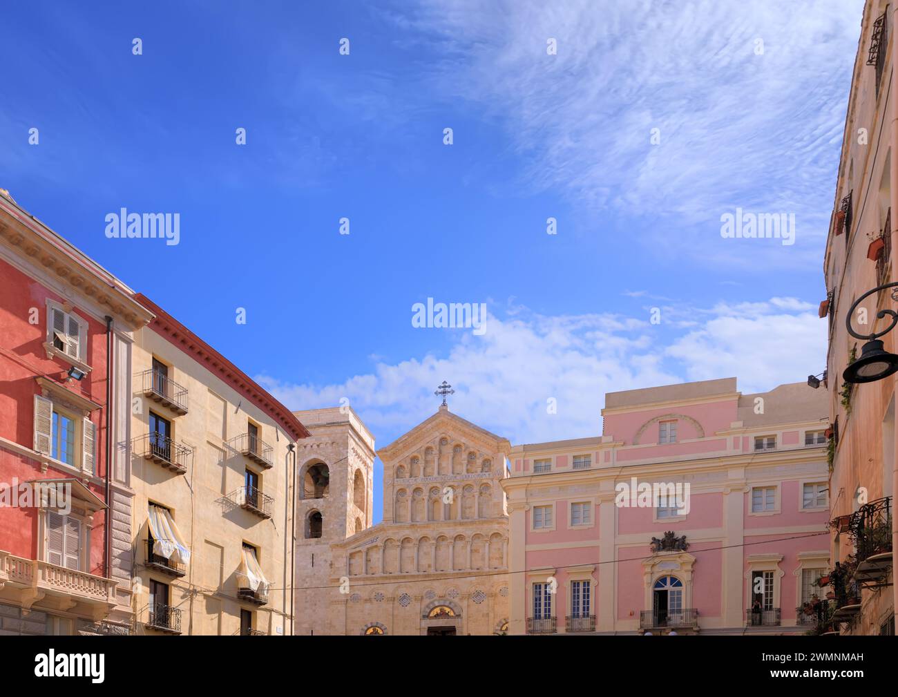 Paesaggio urbano di Cagliari in Sardegna, Italia: Scorcio di Piazza Palazzo nel quartiere del Castello. Foto Stock