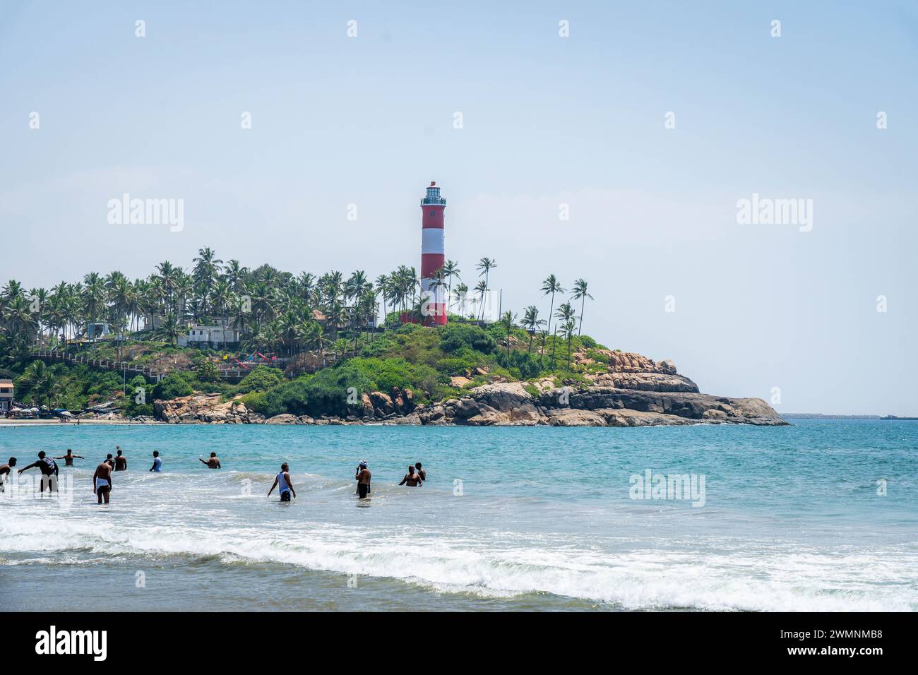 Kovalam è una spiaggia di fama internazionale con tre spiagge adiacenti a mezzaluna. E' stato un luogo di ritrovo preferito dai turisti fin dagli anni '1930 Foto Stock