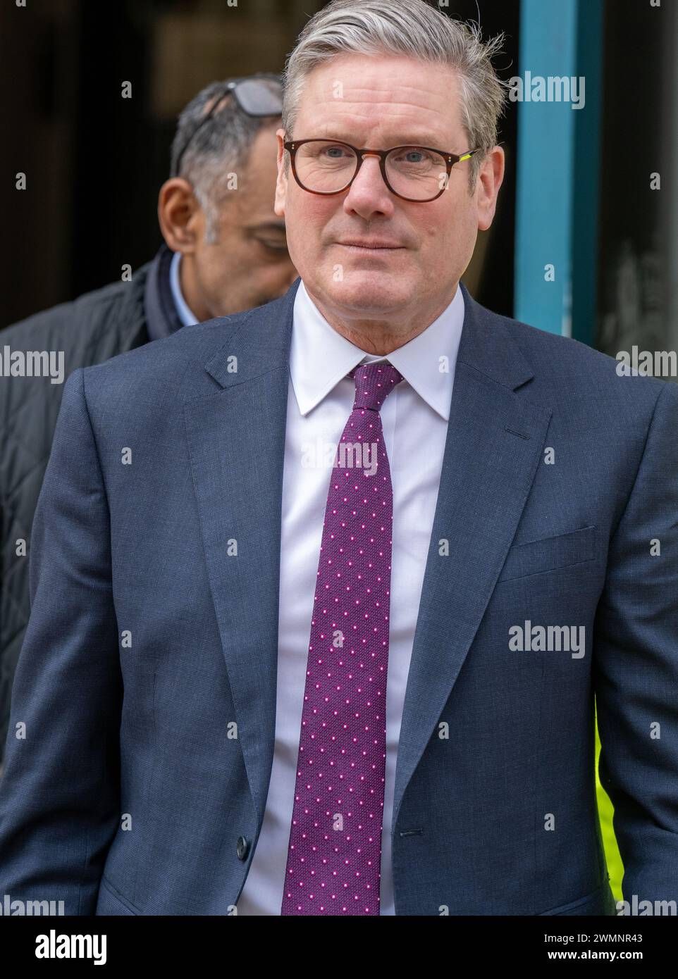 Londra, Regno Unito. 27 febbraio 2024. Sir Kier Starmer leader del Partito Laburista lascia l'ufficio del Gabinetto dopo le riunioni credito: Ian Davidson/Alamy Live News Foto Stock