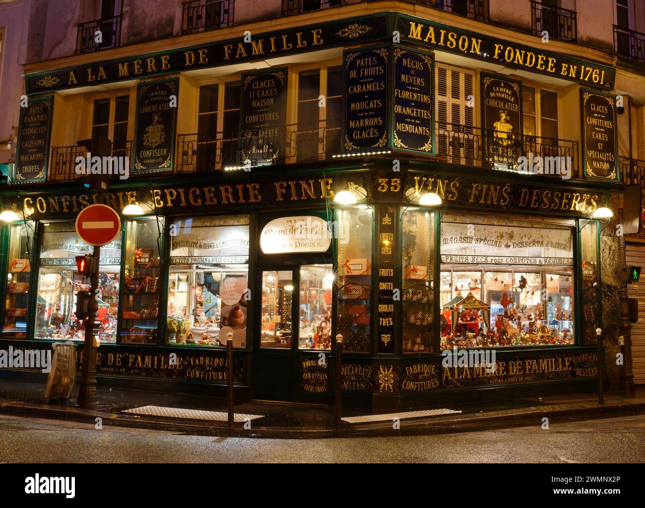 A la Mere de Famille è il negozio di cioccolato più antico di Parigi. Il negozio è stato inaugurato nel 1761 in Faubourg Montmartre Street. Foto Stock