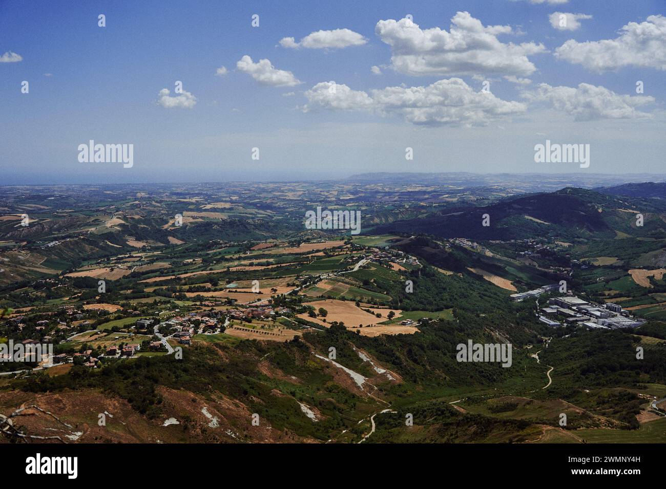 Vista spettacolare delle montagne, delle valli e dei fiumi del Mediterraneo Foto Stock