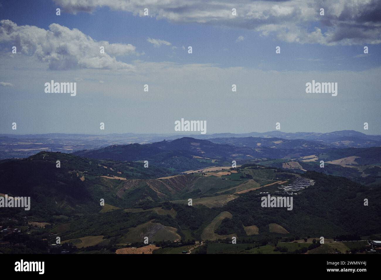 Vista spettacolare delle montagne, delle valli e dei fiumi del Mediterraneo Foto Stock