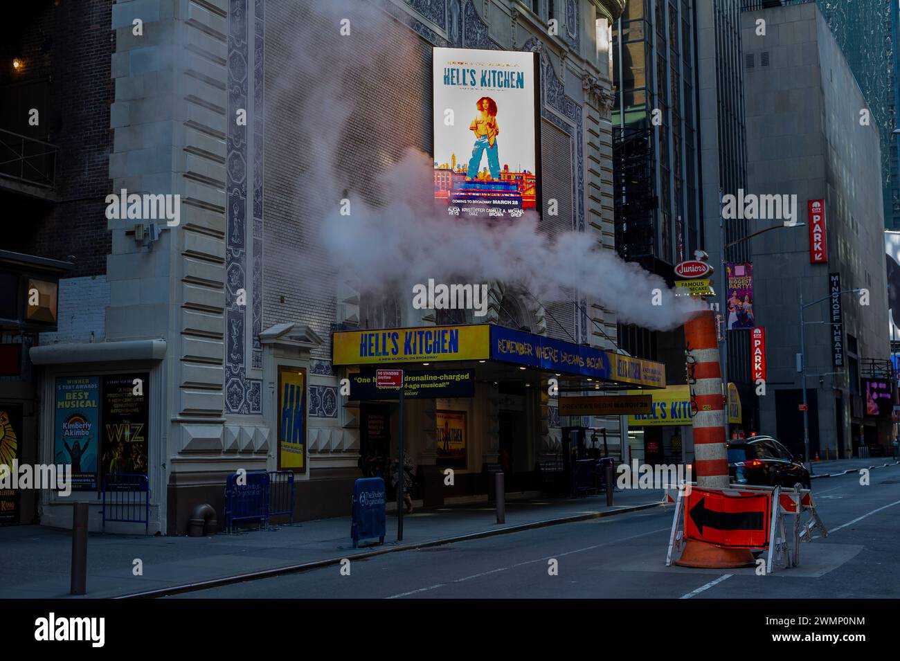 Lo Shubert Theatre nel Broadway Theatre District di New York promuove il prossimo musical "Hell's Kitchen" di Alicia Key, visto domenica 25 febbraio 2024. Il musical apre a marzo 28. (© Richard B. Levine) Foto Stock