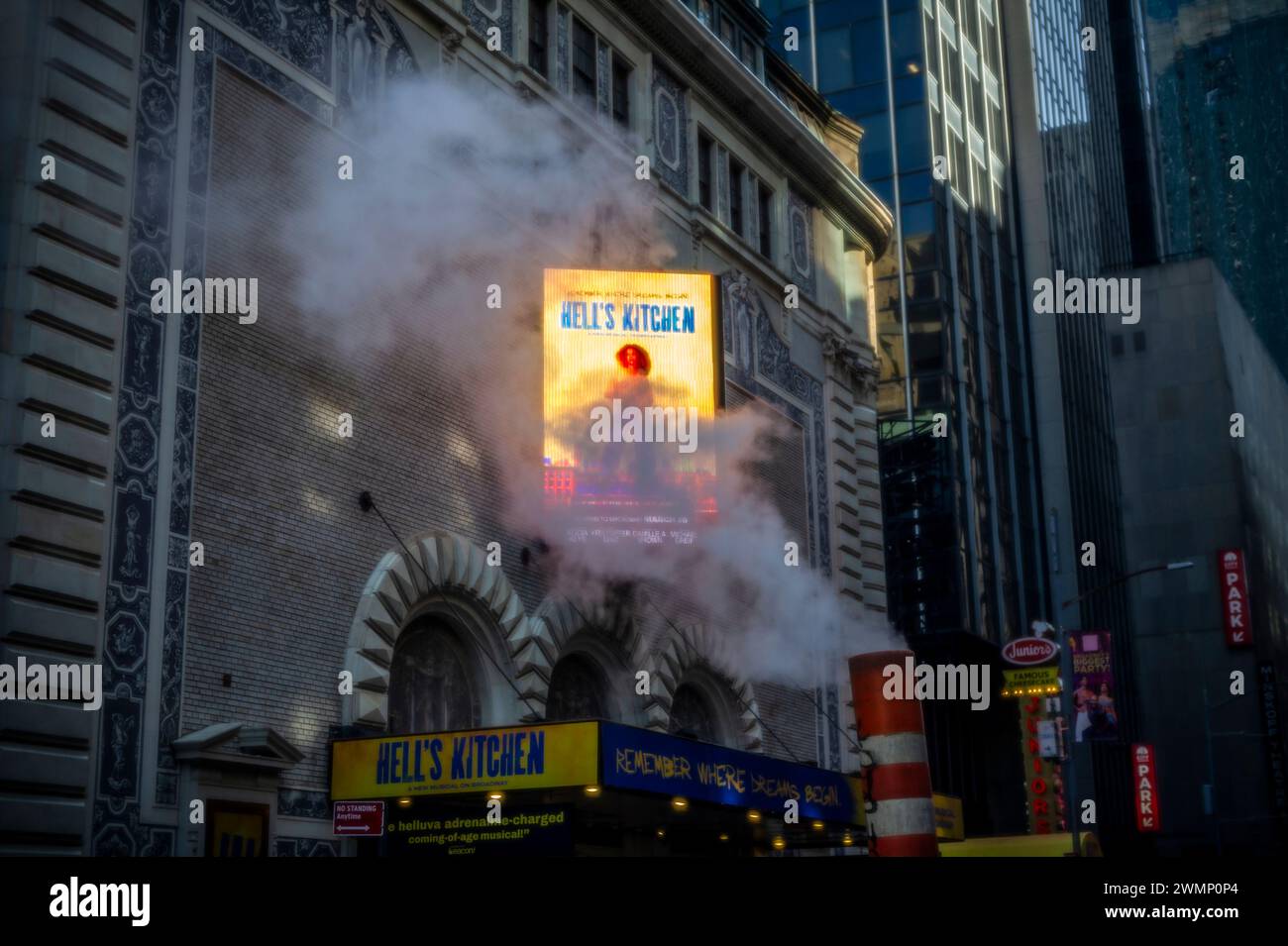 Lo Shubert Theatre nel Broadway Theatre District di New York promuove il prossimo musical "Hell's Kitchen" di Alicia Key, visto domenica 25 febbraio 2024. Il musical apre a marzo 28. (© Richard B. Levine) Foto Stock