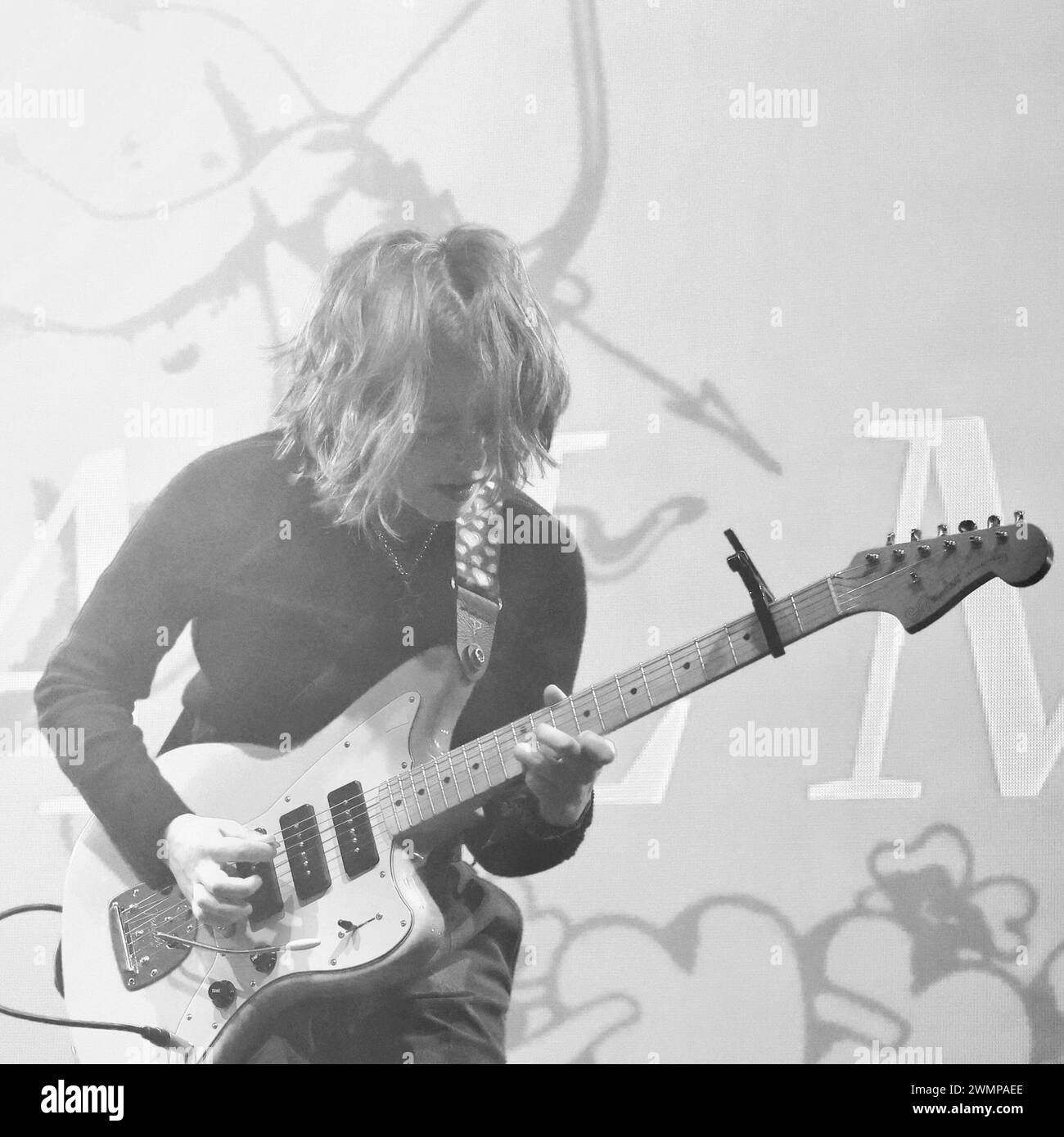 Crickhowell, Brecon Beacons, Galles, Regno Unito. 19 agosto 2023. Il Green Man Festival è un festival indipendente di musica, scienza e arte che si tiene ogni anno a metà agosto a Brecon Beacons, Galles. Green Man si è evoluto in un evento della durata di 25.000 settimane, che ha messo in mostra prevalentemente musica dal vivo. In foto: Progetto solista indie rock americano della chitarrista e cantautrice Lindsey Erin Jordan Snail mail band Credit: Nidpor/Alamy Live News Foto Stock