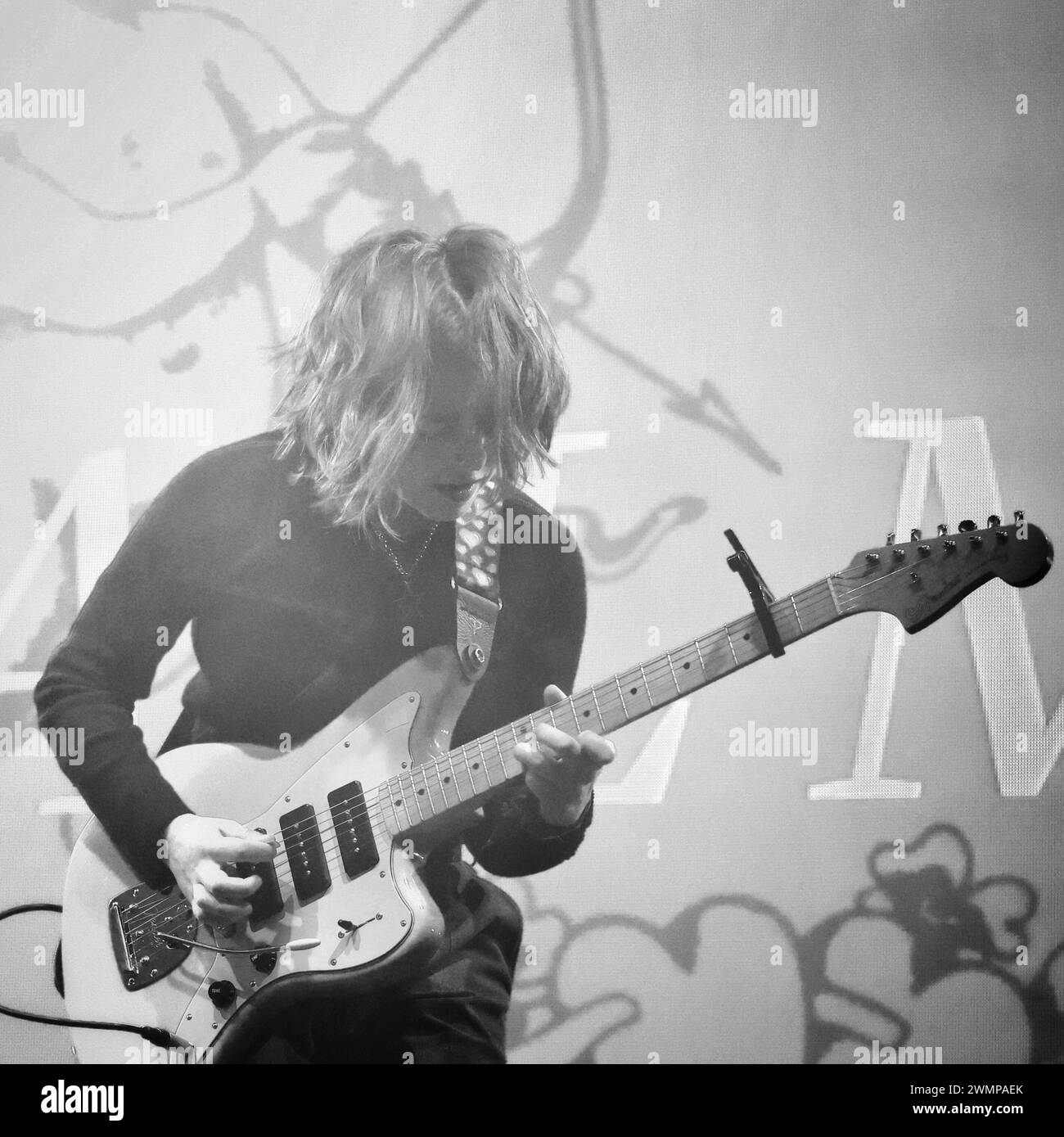 Crickhowell, Brecon Beacons, Galles, Regno Unito. 19 agosto 2023. Il Green Man Festival è un festival indipendente di musica, scienza e arte che si tiene ogni anno a metà agosto a Brecon Beacons, Galles. Green Man si è evoluto in un evento della durata di 25.000 settimane, che ha messo in mostra prevalentemente musica dal vivo. In foto: Progetto solista indie rock americano della chitarrista e cantautrice Lindsey Erin Jordan Snail mail band Credit: Nidpor/Alamy Live News Foto Stock