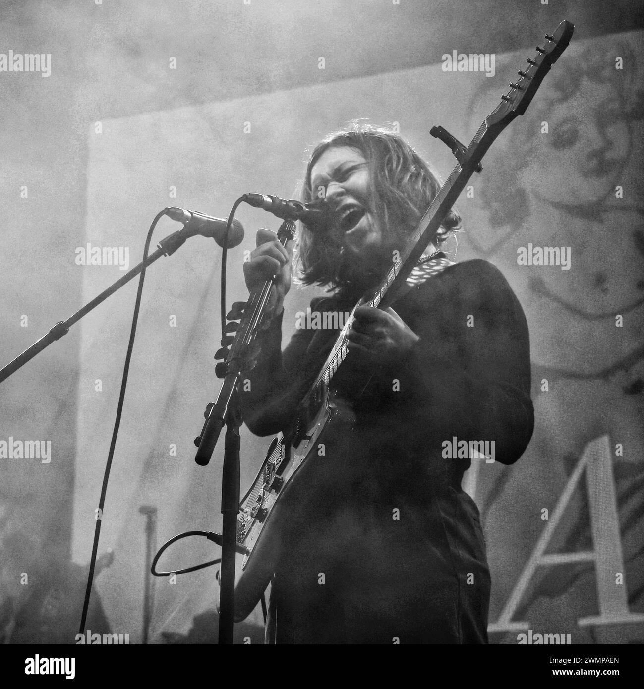 Crickhowell, Brecon Beacons, Galles, Regno Unito. 19 agosto 2023. Il Green Man Festival è un festival indipendente di musica, scienza e arte che si tiene ogni anno a metà agosto a Brecon Beacons, Galles. Green Man si è evoluto in un evento della durata di 25.000 settimane, che ha messo in mostra prevalentemente musica dal vivo. In foto: Progetto solista indie rock americano della chitarrista e cantautrice Lindsey Erin Jordan Snail mail band Credit: Nidpor/Alamy Live News Foto Stock