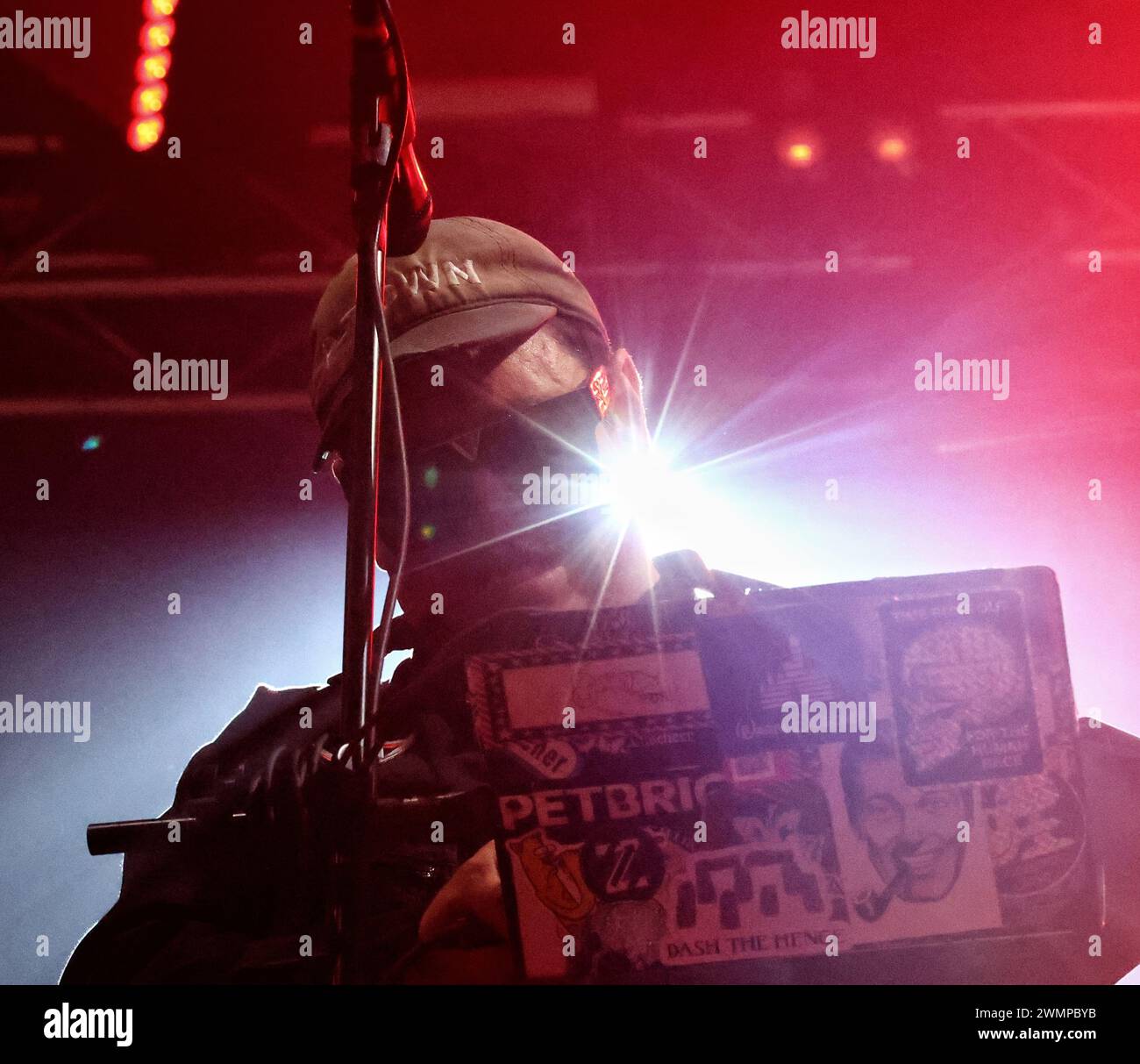 Crickhowell, Brecon Beacons, Galles, Regno Unito. 18 agosto 2023. Il Green Man Festival è un festival indipendente di musica, scienza e arte che si tiene ogni anno a metà agosto a Brecon Beacons, Galles. Green Man si è evoluto in un evento della durata di 25.000 settimane, che ha messo in mostra prevalentemente musica dal vivo. In foto: Gruppo post-punk Warmduscher di Londra crediti: Nidpor/Alamy Live News Foto Stock