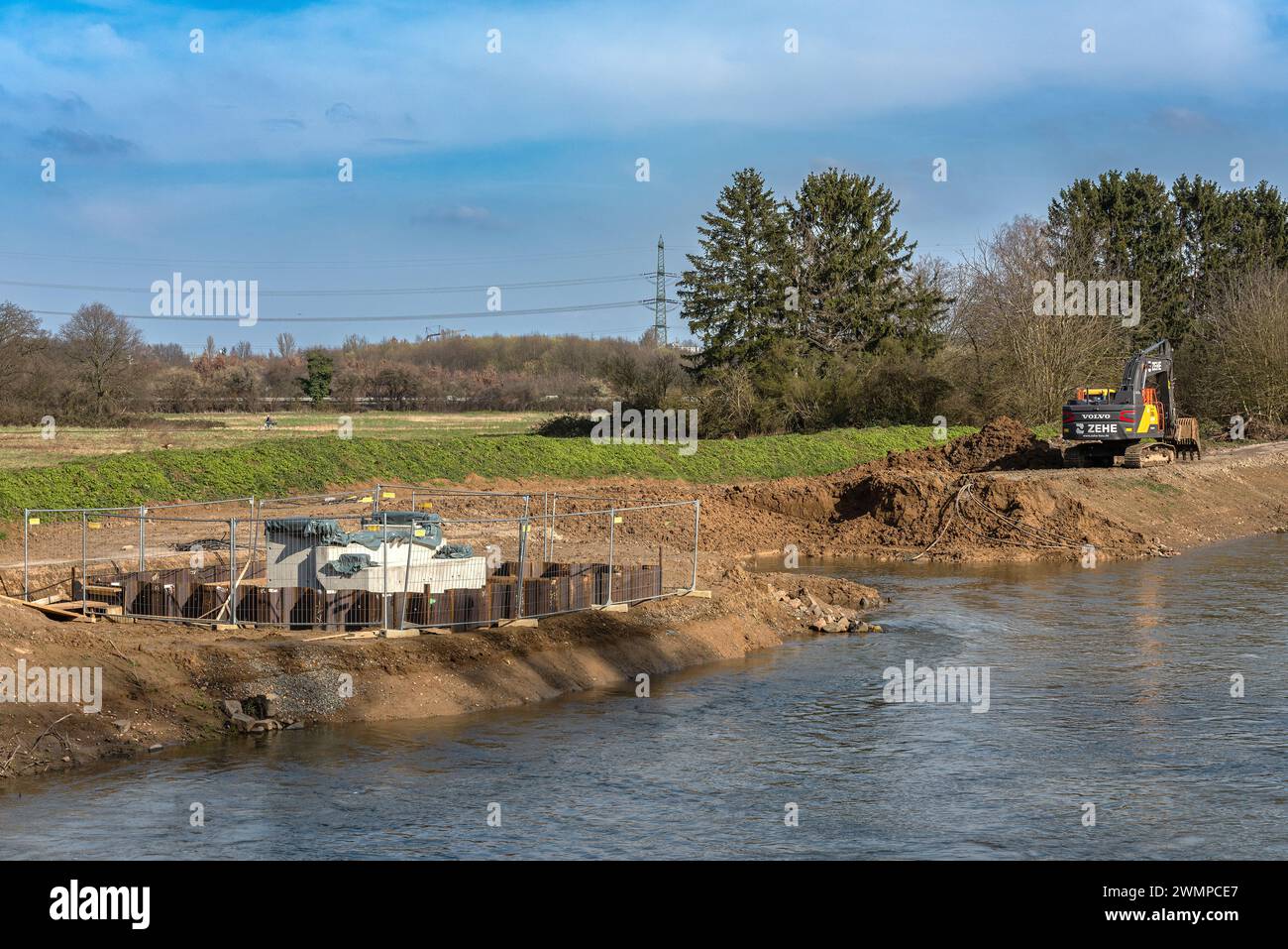 Lavori di rinaturazione e collegamento di un lago di bue, il fiume Nidda a Francoforte, Germania Foto Stock