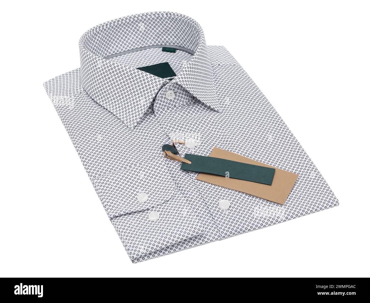 Camicia da uomo piegata bianca con pois di colore nero isolata su sfondo bianco Foto Stock