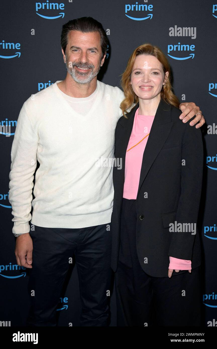 Andreas Caminada und Karoline Herfurth bei der Jahrespressekonferenz prime Video presenta 2024 im WECC - Westhafen Events & Convention Center. Berlino, 27.02.2024 *** Andreas Caminada e Karoline Herfurth alla conferenza stampa annuale prime Video presenta 2024 al WECC Westhafen Events Convention Center di Berlino, 27 02 2024 foto:XF.xKernx/xFuturexImagex prime PK 4238 Foto Stock