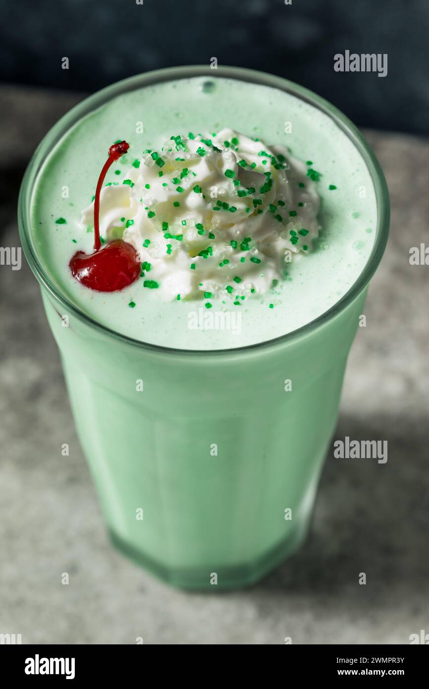 Frullato alla menta surgelato con panna montata Foto Stock