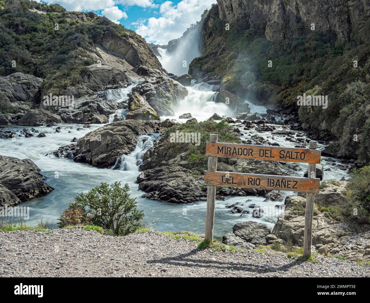 Punto panoramico presso la cascata salto del Rio Ibanez, cascate di cascate, vicino a Puerto Ingeniero Ibanez, Patagonia, Cile Foto Stock