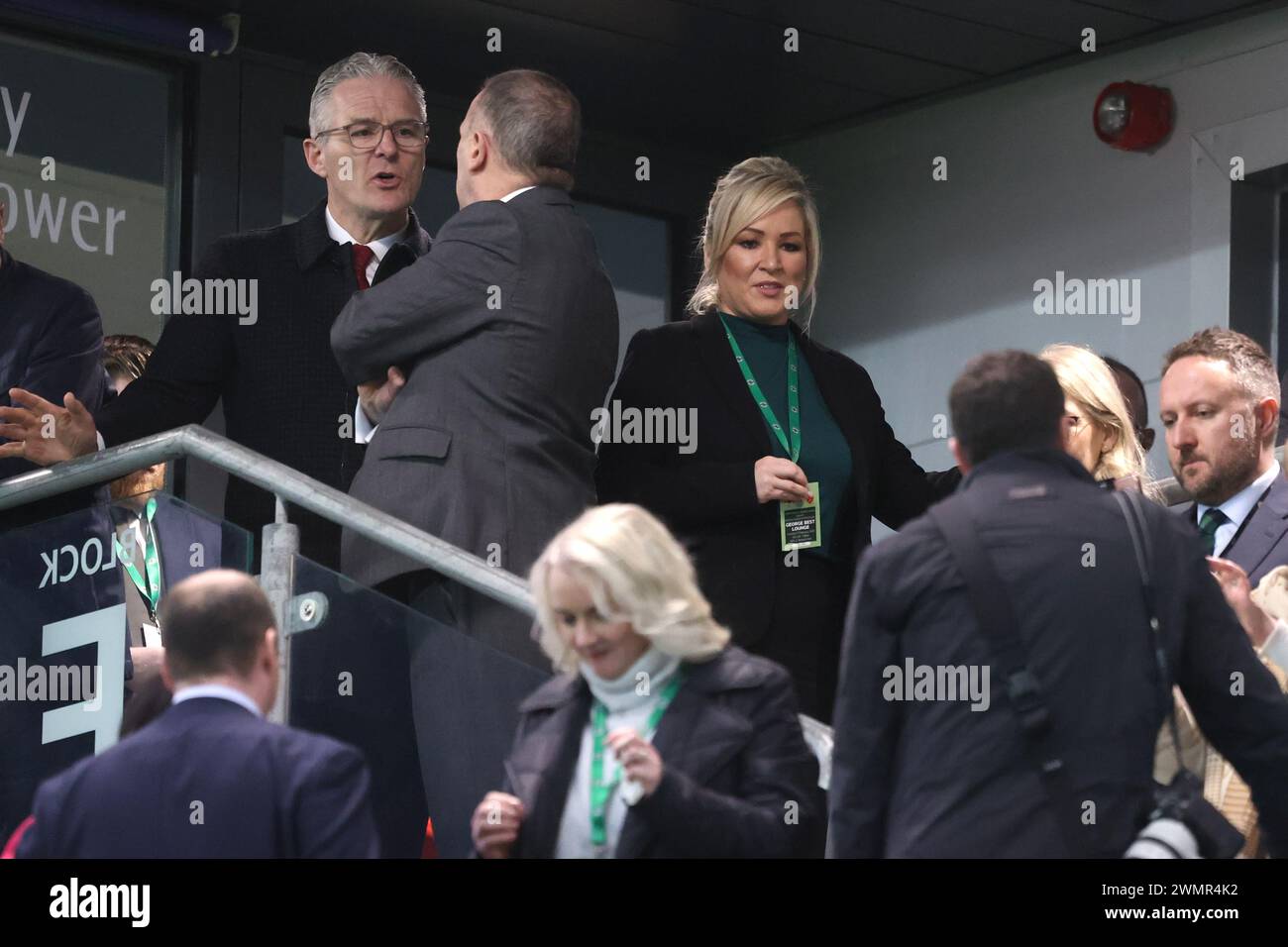 Il primo ministro Michelle o'Neill è visto in tribuna prima della partita di semifinale della UEFA Women's Nations League 2nd leg a Windsor Park, Belfast. Data foto: Martedì 27 febbraio 2024. Foto Stock
