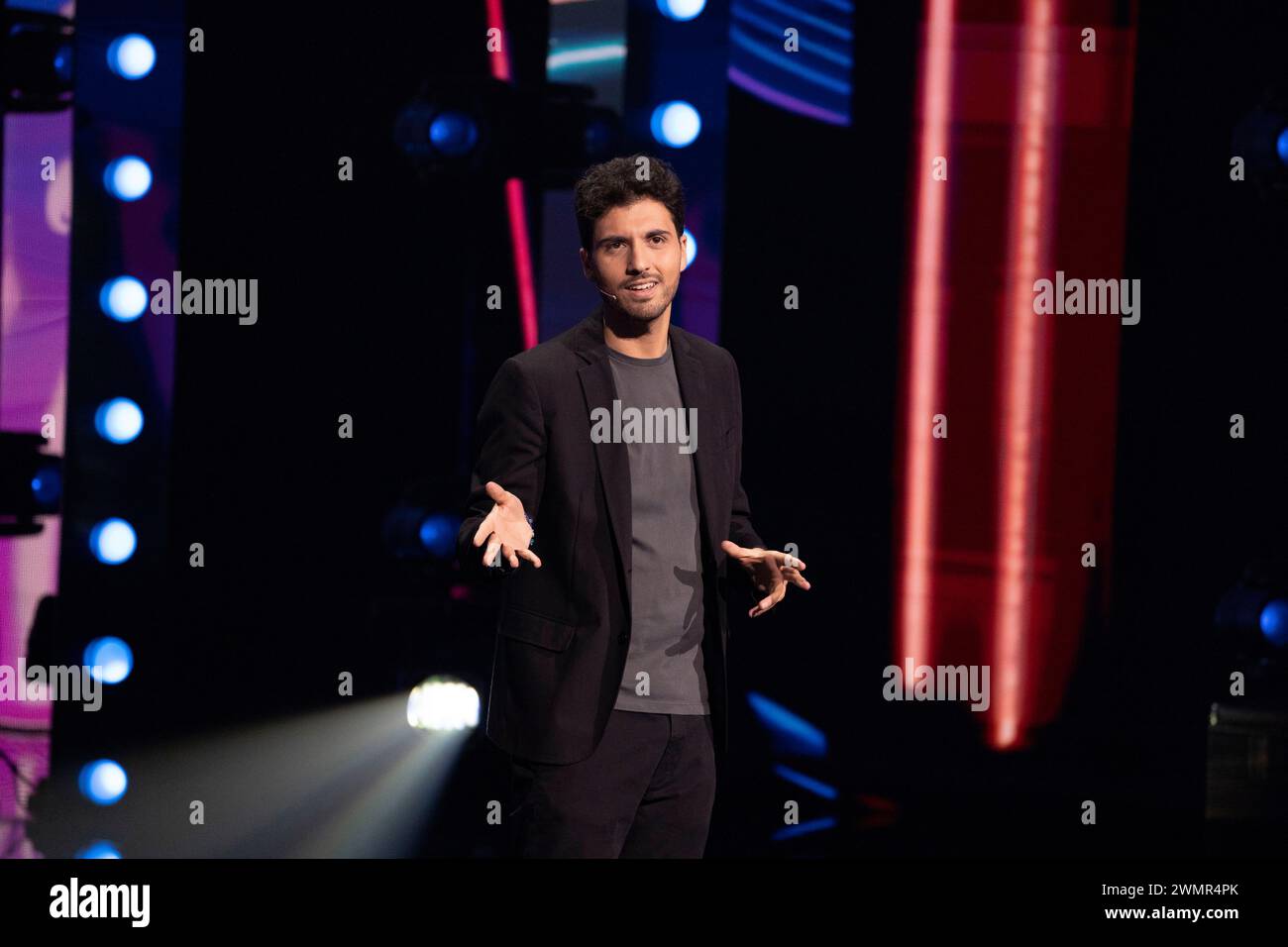 Napoli, Italia. 4 febbraio 2024. Vincenzo Comunale ha visto parlare al famoso spettacolo comico "Mad in Italy" presso l'auditorium RAI di Napoli. (Foto di Francesco Cigliano/SOPA Images/Sipa USA) credito: SIPA USA/Alamy Live News Foto Stock