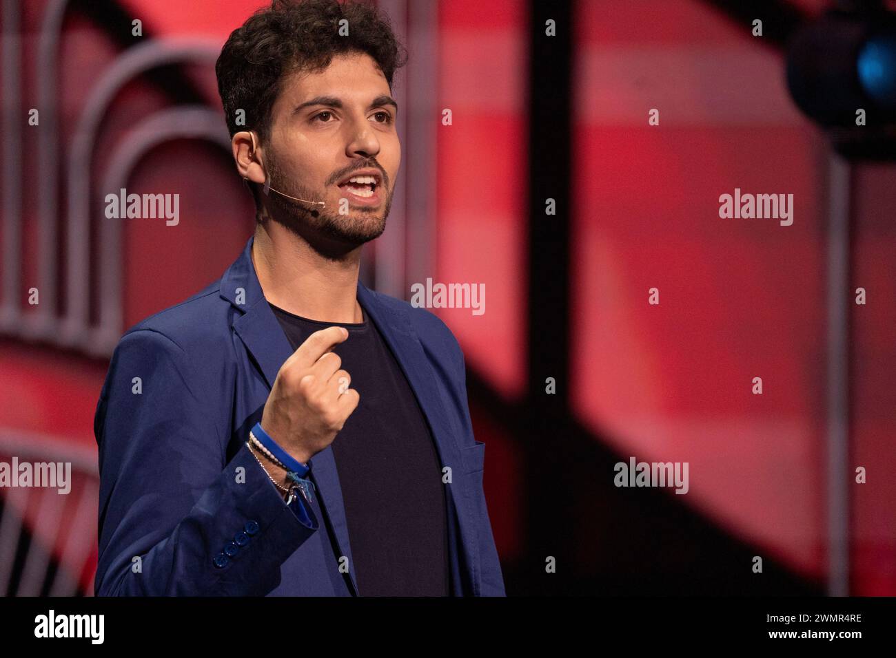 Napoli, Italia. 4 febbraio 2024. Vincenzo Comunale ha visto parlare al famoso spettacolo comico "Mad in Italy" presso l'auditorium RAI di Napoli. (Foto di Francesco Cigliano/SOPA Images/Sipa USA) credito: SIPA USA/Alamy Live News Foto Stock