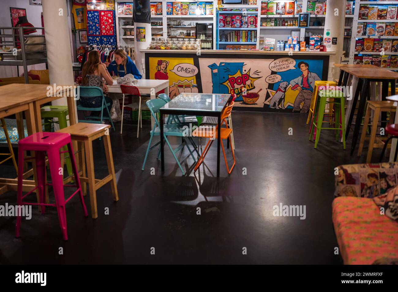 Pop Cereal Cafe nel cuore di Bairro alto di Lisbona, Portogallo Foto Stock