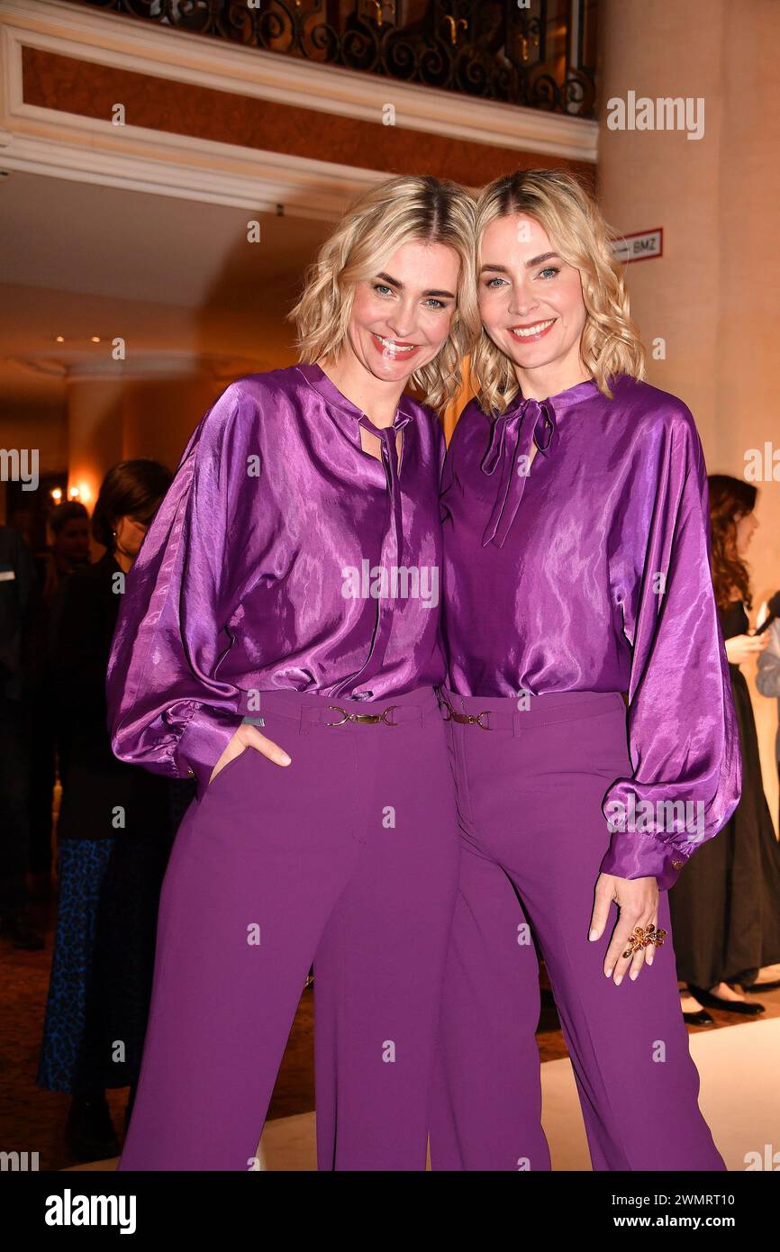 Nina und Julia Meise bei der Gala zur Verleihung der Best Brands Awards am 27.02.2024 im Hotel Bayerischer Hof a Monaco Foto Stock