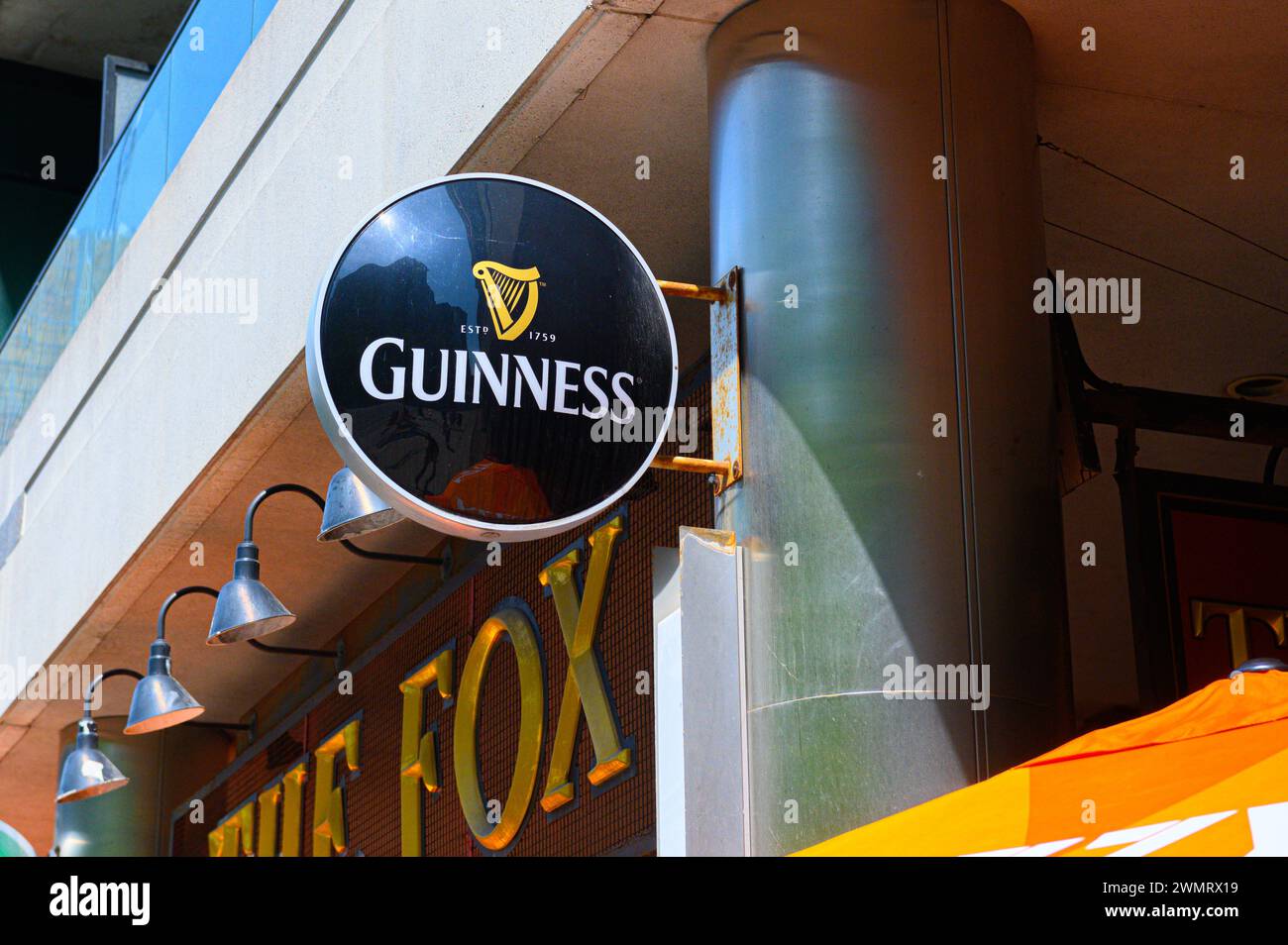 Toronto, ONTARIO, Canada – 5 settembre 2023: Cartello della Guinness Company. È uno dei marchi di alcolici di maggior successo in tutto il mondo Foto Stock