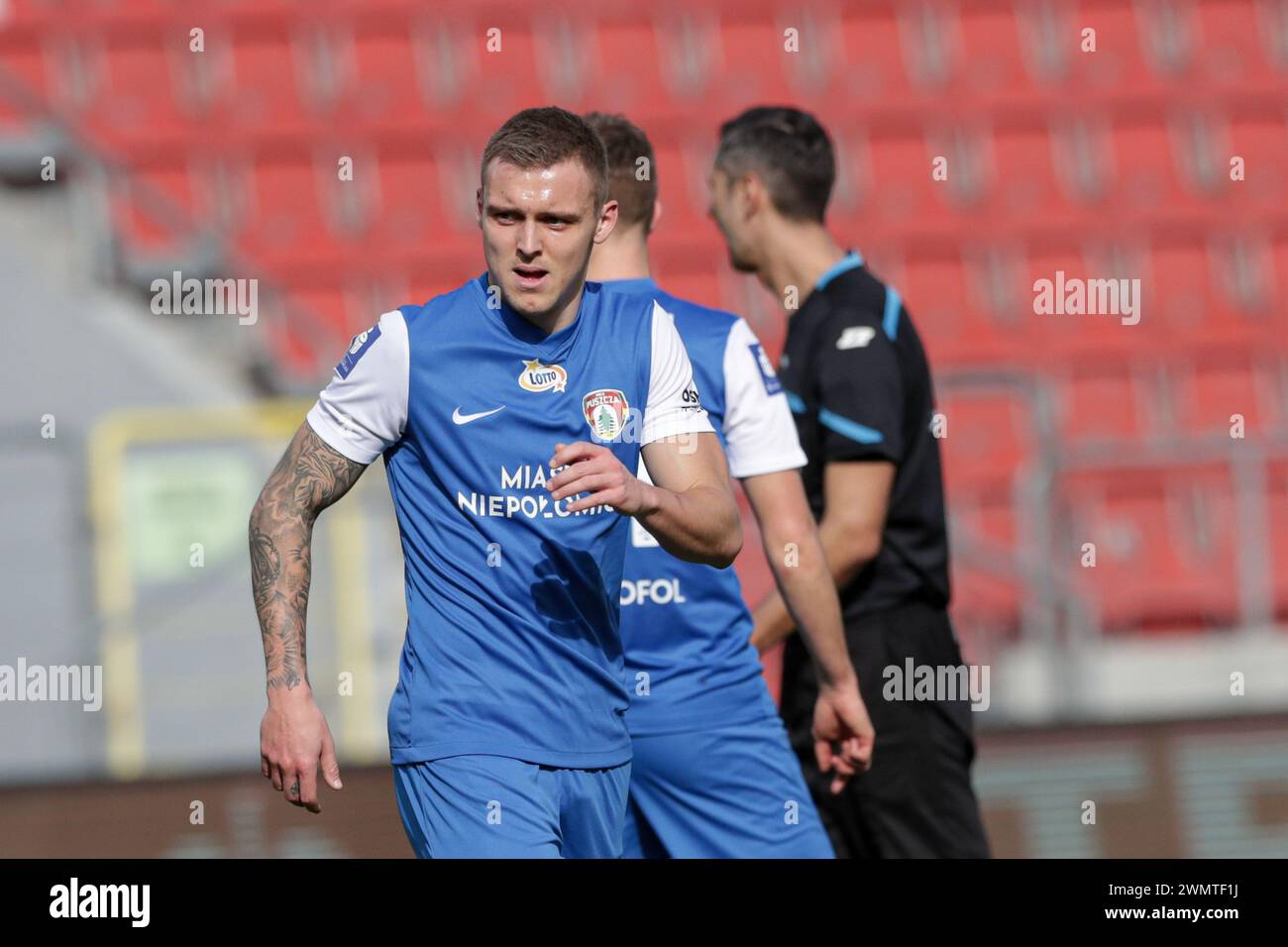 Cracovia, Polonia. 25 febbraio 2024. Artur Siemaszko del Puszcza Niepolomice visto durante la partita di calcio polacca PKO Ekstraklasa League 2023/2024 tra Puszcza Niepolomice e Zaglebie Lubin allo stadio Cracovia. Punteggio finale; Puszcza Niepolomice 2:2 Zaglebie Lubin. Credito: SOPA Images Limited/Alamy Live News Foto Stock