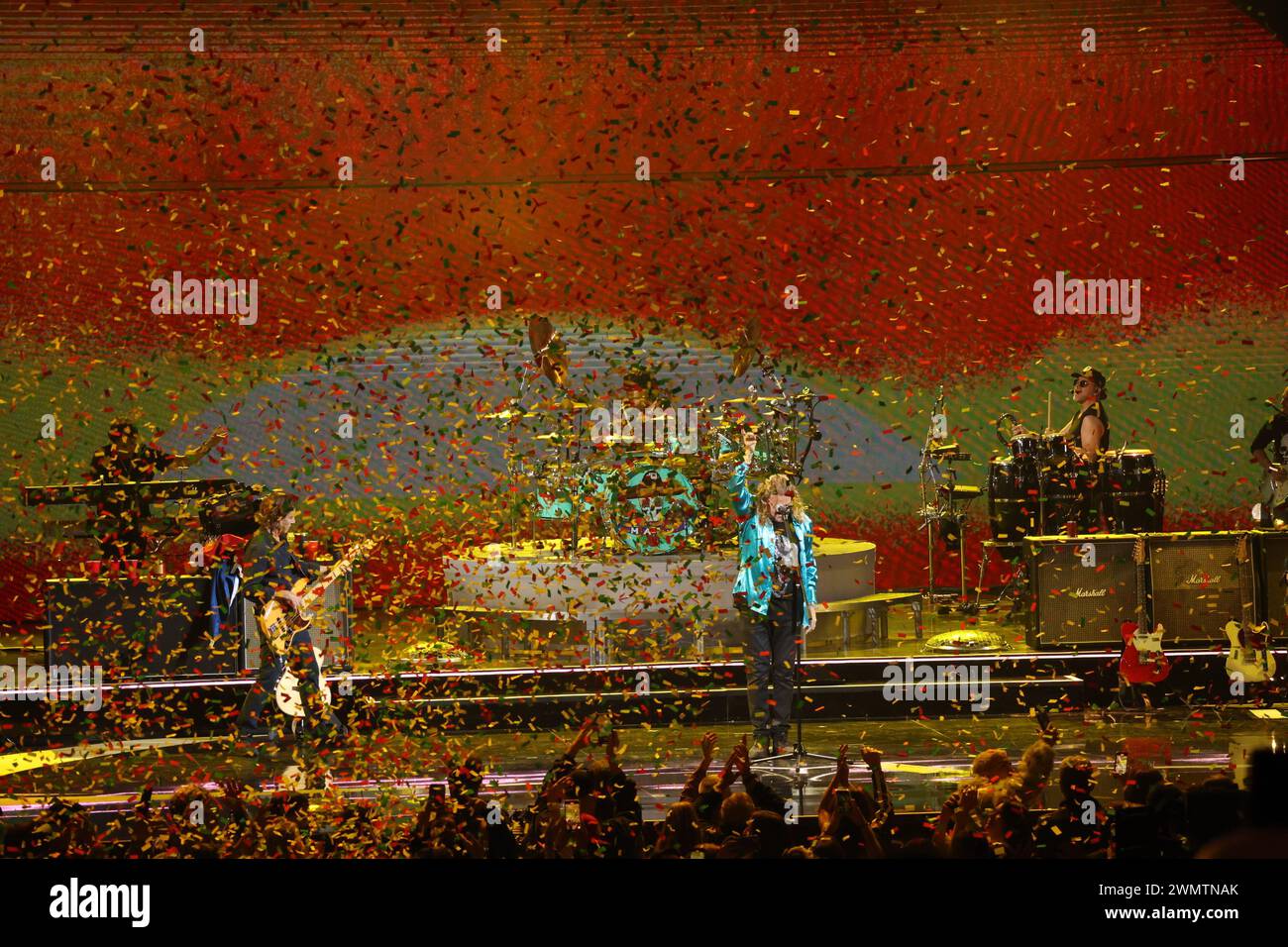 Cile, Vina del Mar. 27 febbraio 2024. (NUOVO) Mana, Festival Internazionale di musica di Vina del Mar. 27 febbraio 2024, Vina del Mar, Cile: Mana è probabilmente una delle rock band di maggior successo in lingua spagnola di questa generazione. TheyÃ¢â‚¬â„¢ve ha venduto oltre 40 milioni di dischi in tutto il mondo. Nel 2016, il gruppo vincitore del Grammy divenne la prima rock band messicana a ricevere una stella sulla Hollywood Walk of Fame. Due anni dopo, hanno ricevuto il Latin Music Lifetime Award da Billboard e sono stati nominati persona dell'anno ai Latin Grammys.Credit: Jose Francisco/Thenews2 (foto: JosÃƒ © Francisco/Thenews2 Foto Stock