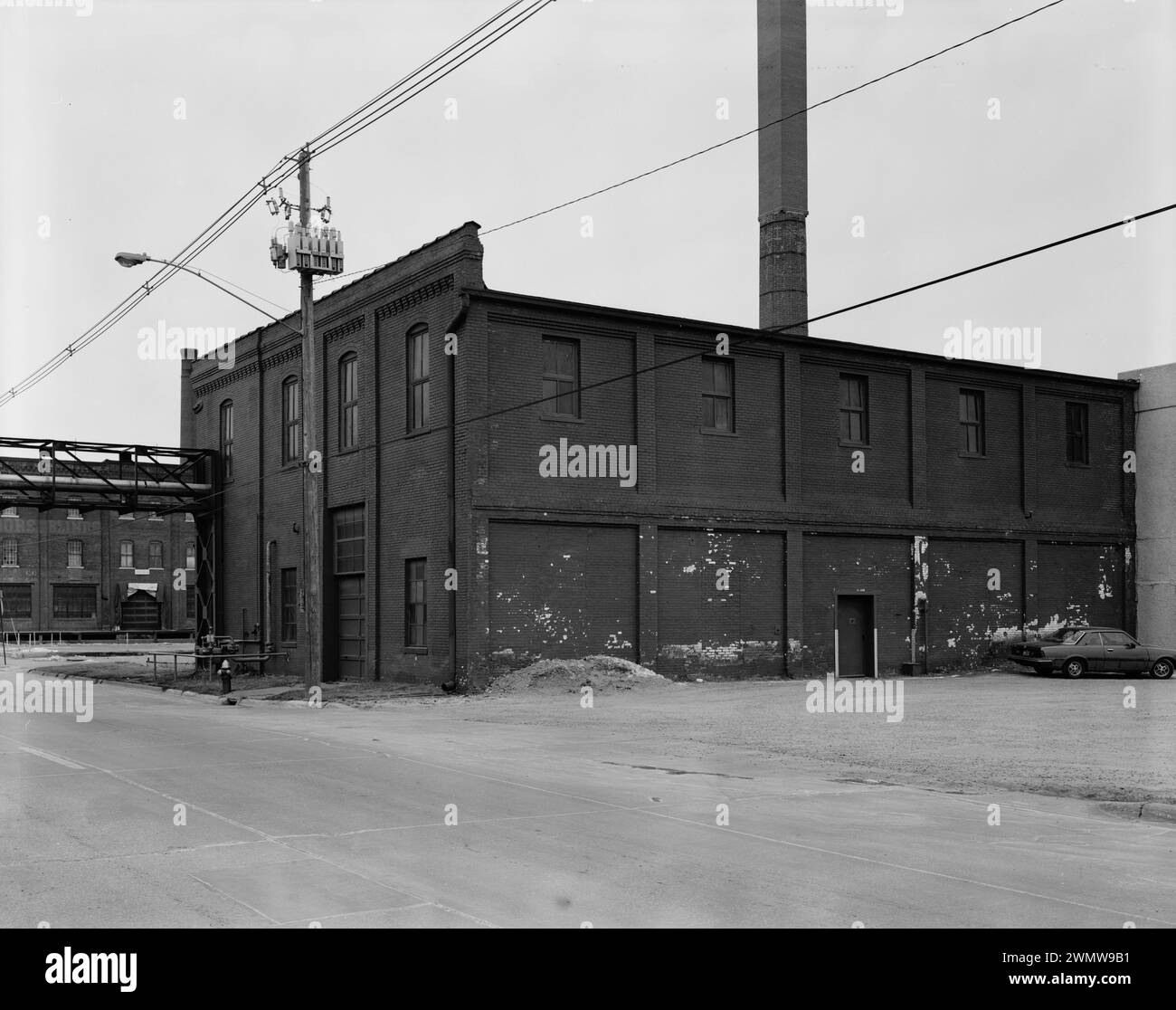 East Side e South Front. Vista sul nord-ovest - edifici commerciali e industriali, Iowa Iron Works Blacksmith Shop, Ninth & Washington Street, Dubuque Foto Stock