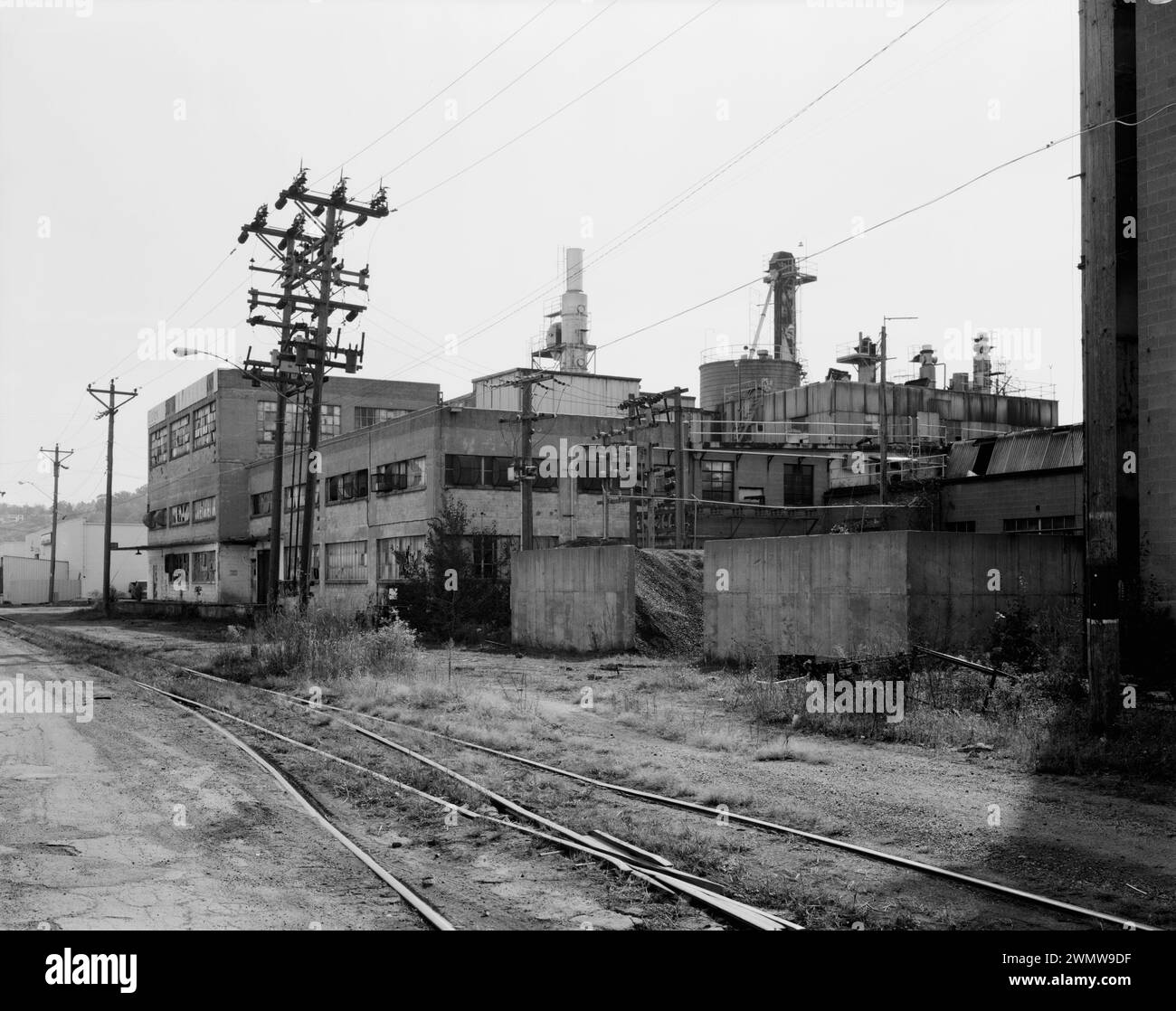 Vista generale del complesso industriale. Vista sul sud-ovest - edifici commerciali e industriali, Maizewood Insulation Company Factory, 275 Salina Street, Dubuque Foto Stock