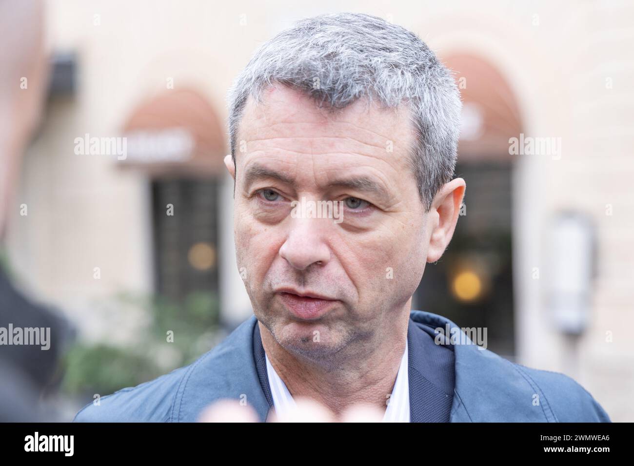 Roma, Italia. 27 febbraio 2024. Andrea Orlando, deputato alla camera per il Partito Democratico, incontra i giornalisti di fronte al Palazzo di Montecitorio a Roma (Credit Image: © Matteo Nardone/Pacific Press via ZUMA Press Wire) SOLO USO EDITORIALE! Non per USO commerciale! Foto Stock